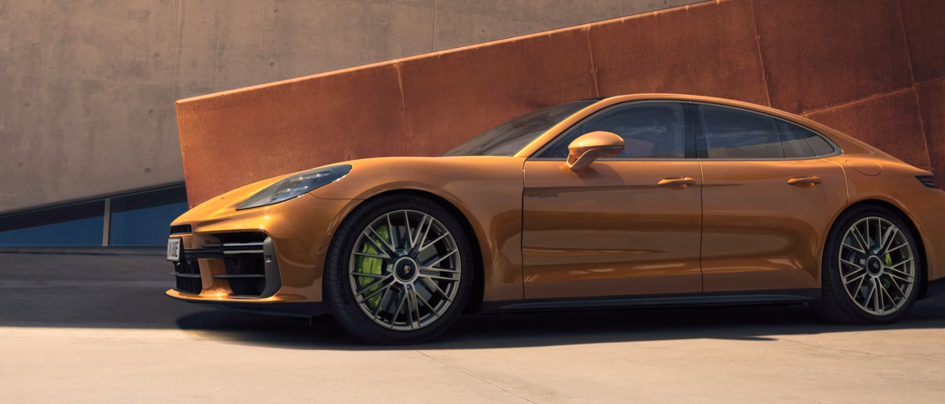 golden exterior color of the 2027 porsche panamera turbo