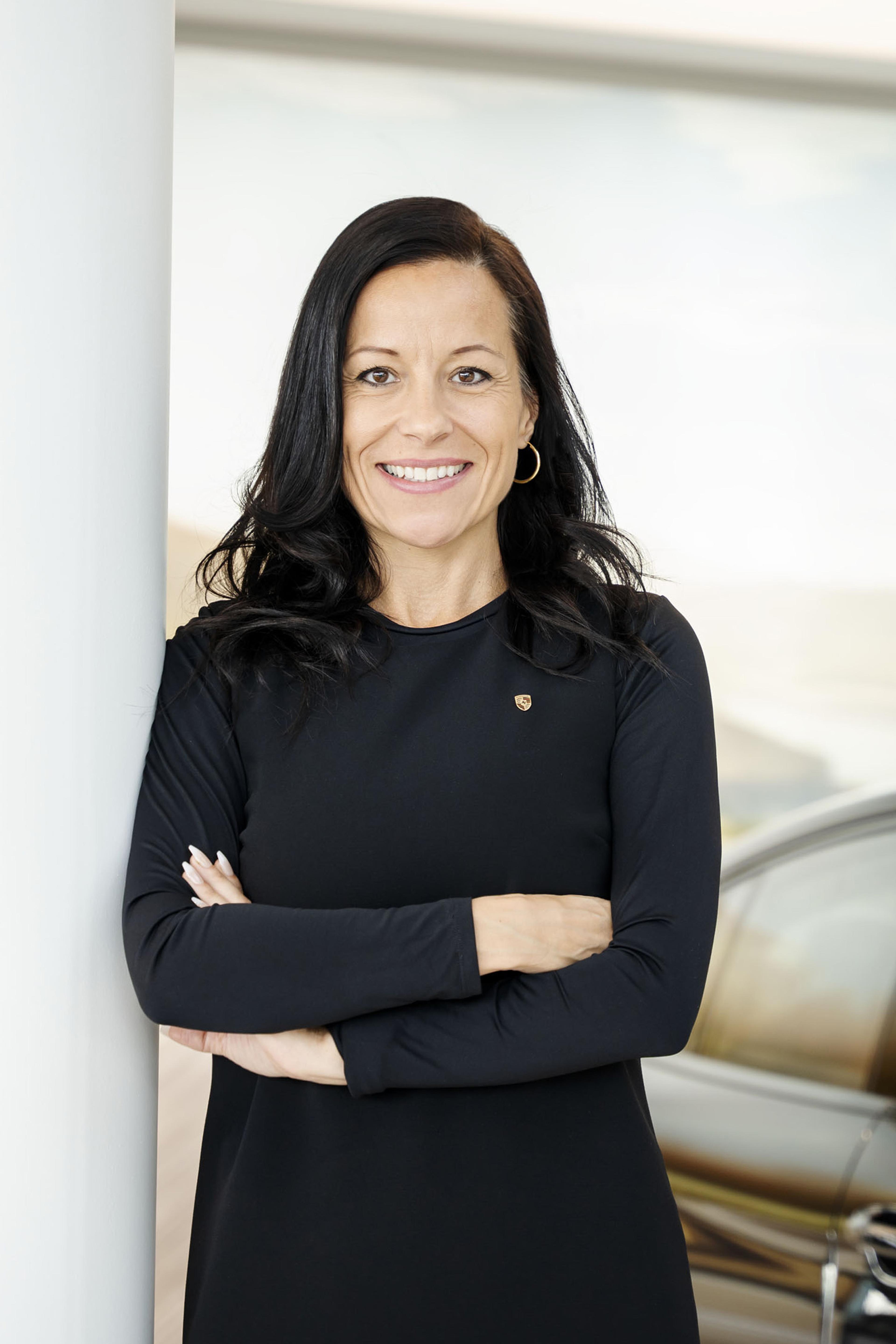 Nathalie Genevieve Drolet - Réceptionniste - Centre Porsche Québec