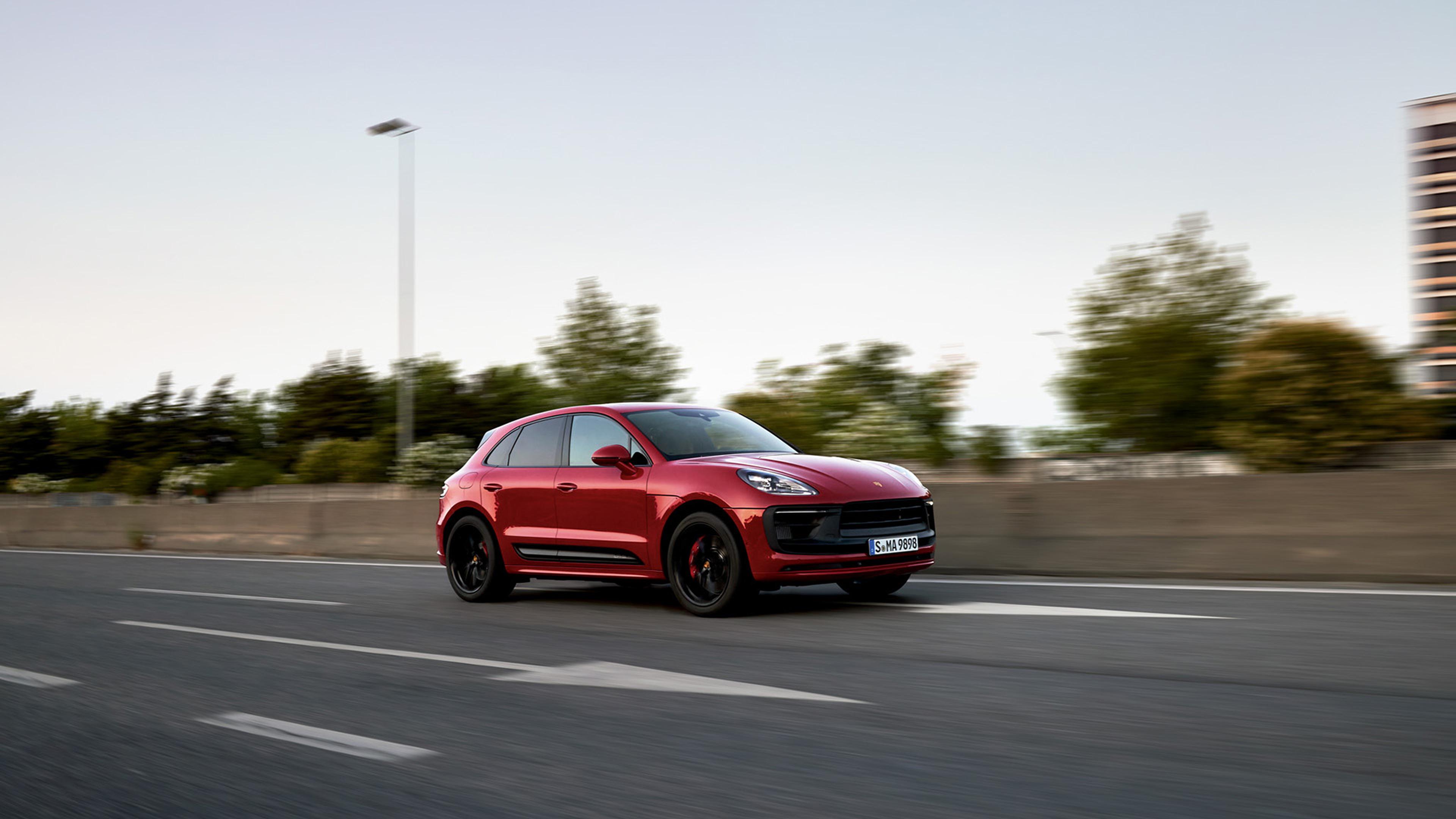 Macan GTS Red