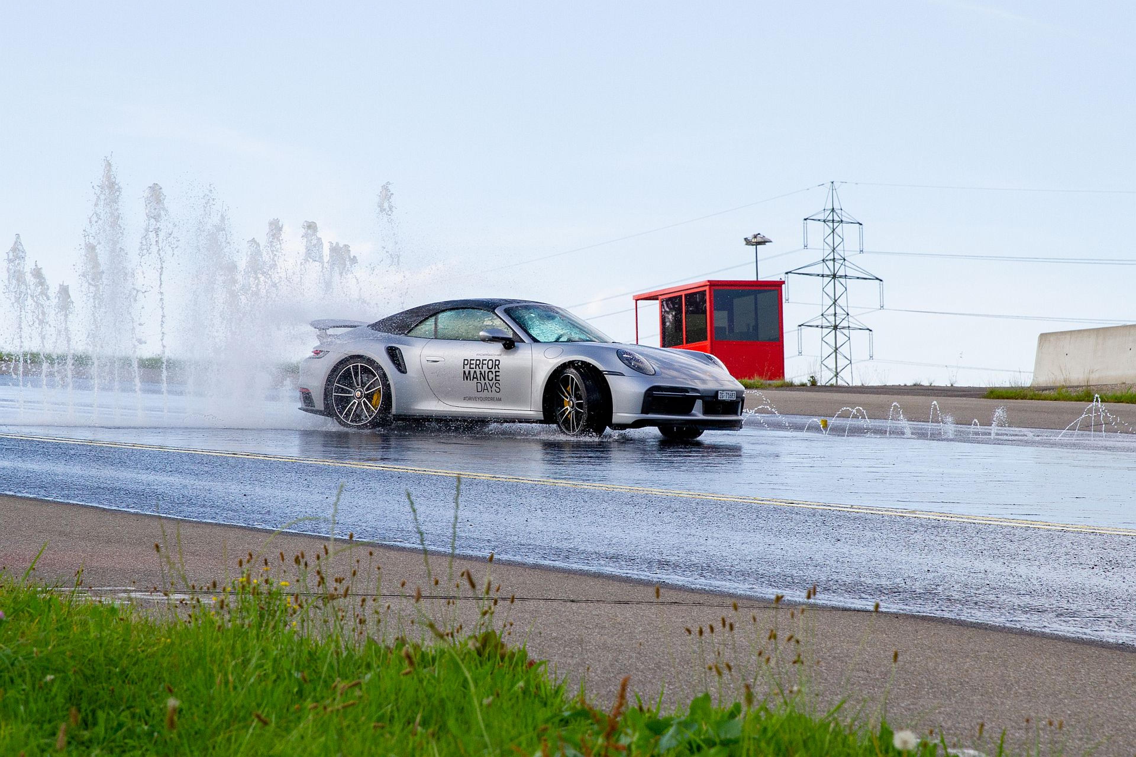 911