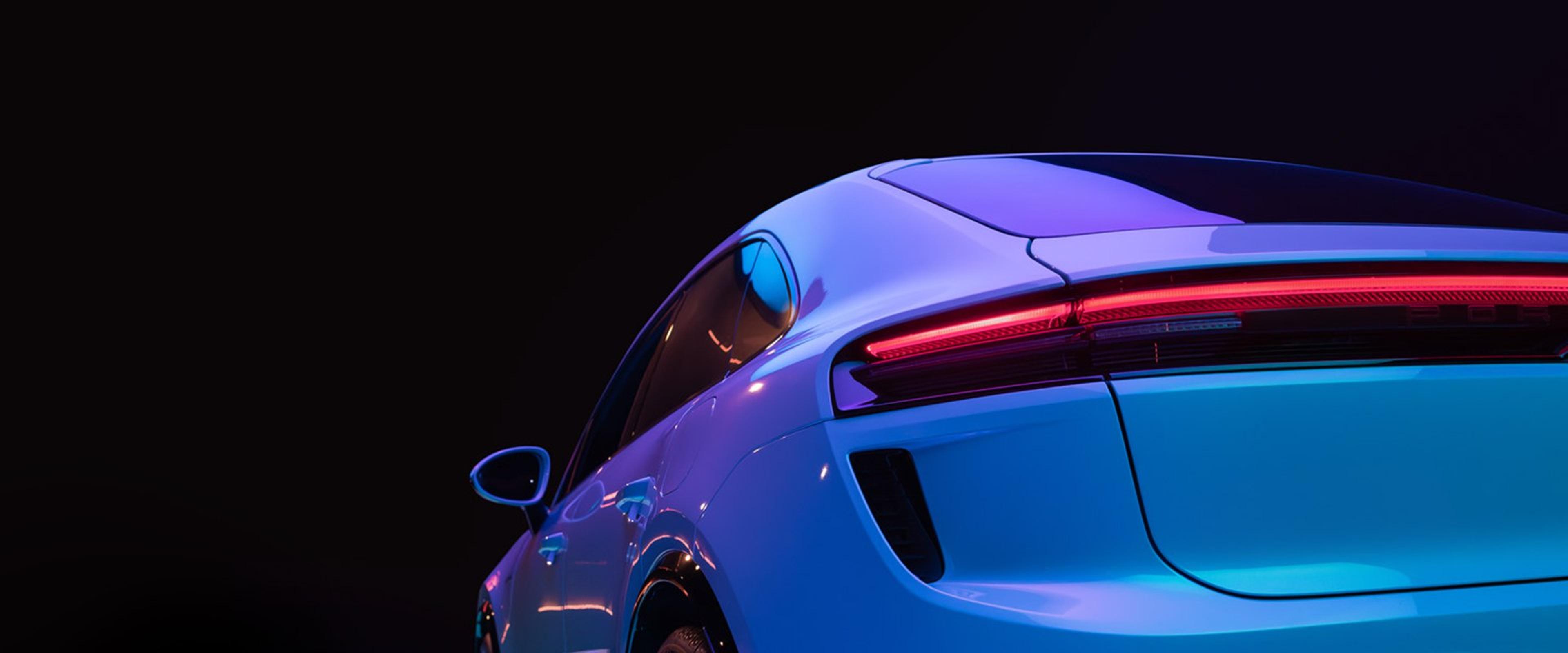 Macan Turbo – LED-Rückleuchten inkl. Leuchtenband abgedunkelt
