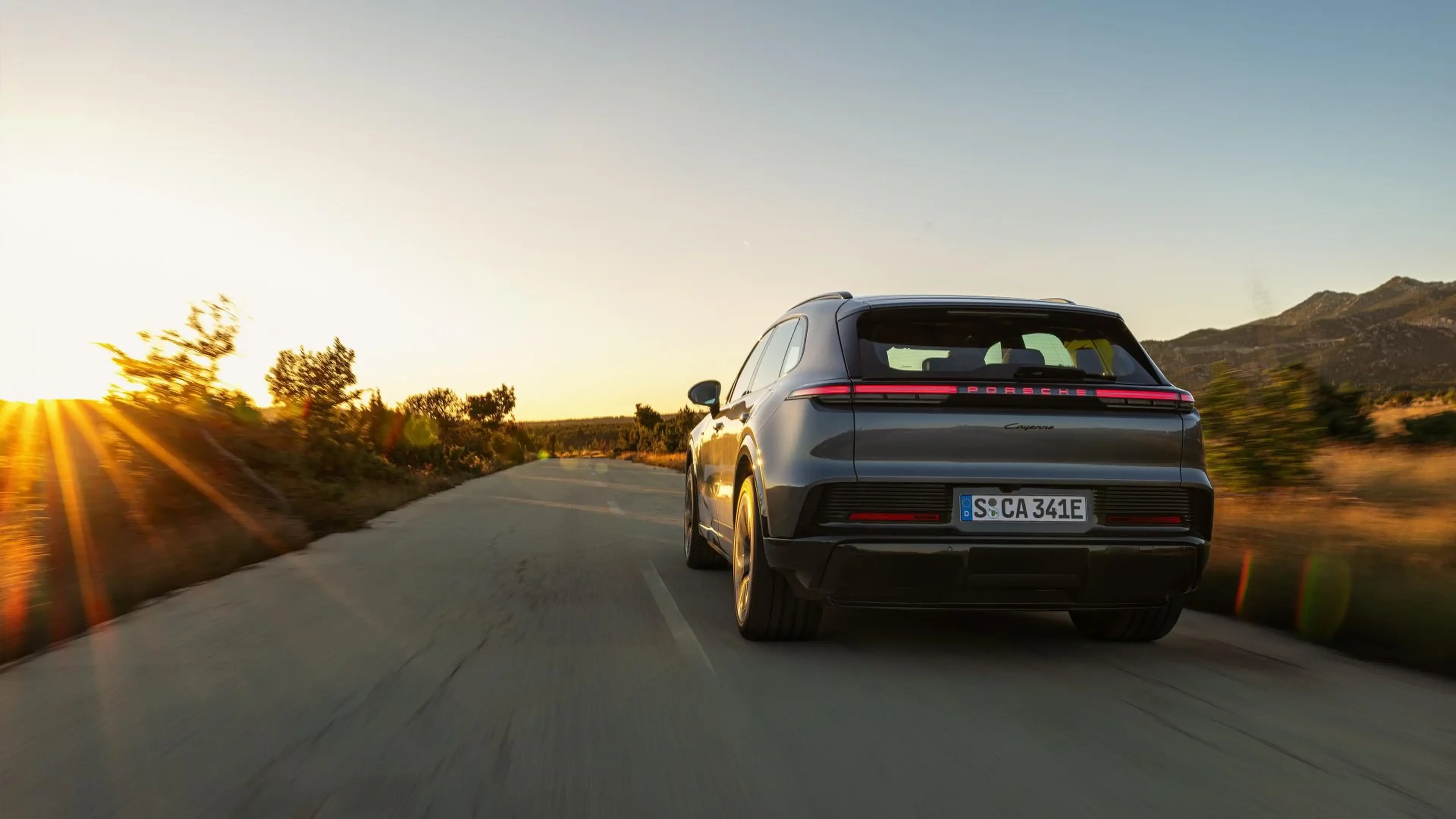 Porsche Panamera – Panamera Turbo S E-Hybrid Performance and Charging