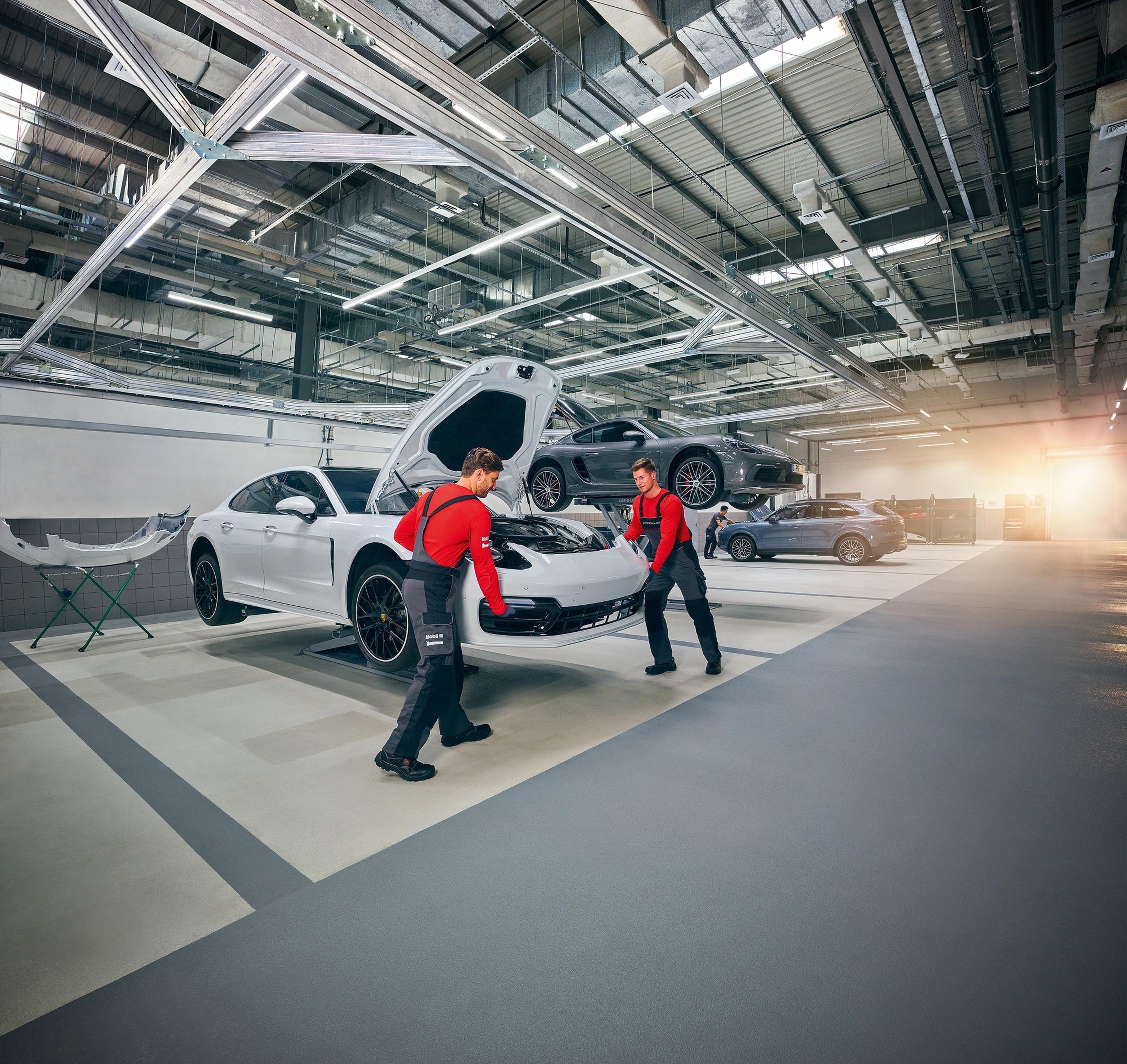 Porsche certified technicians | Hennessy Porsche North Atlanta in Roswell, GA