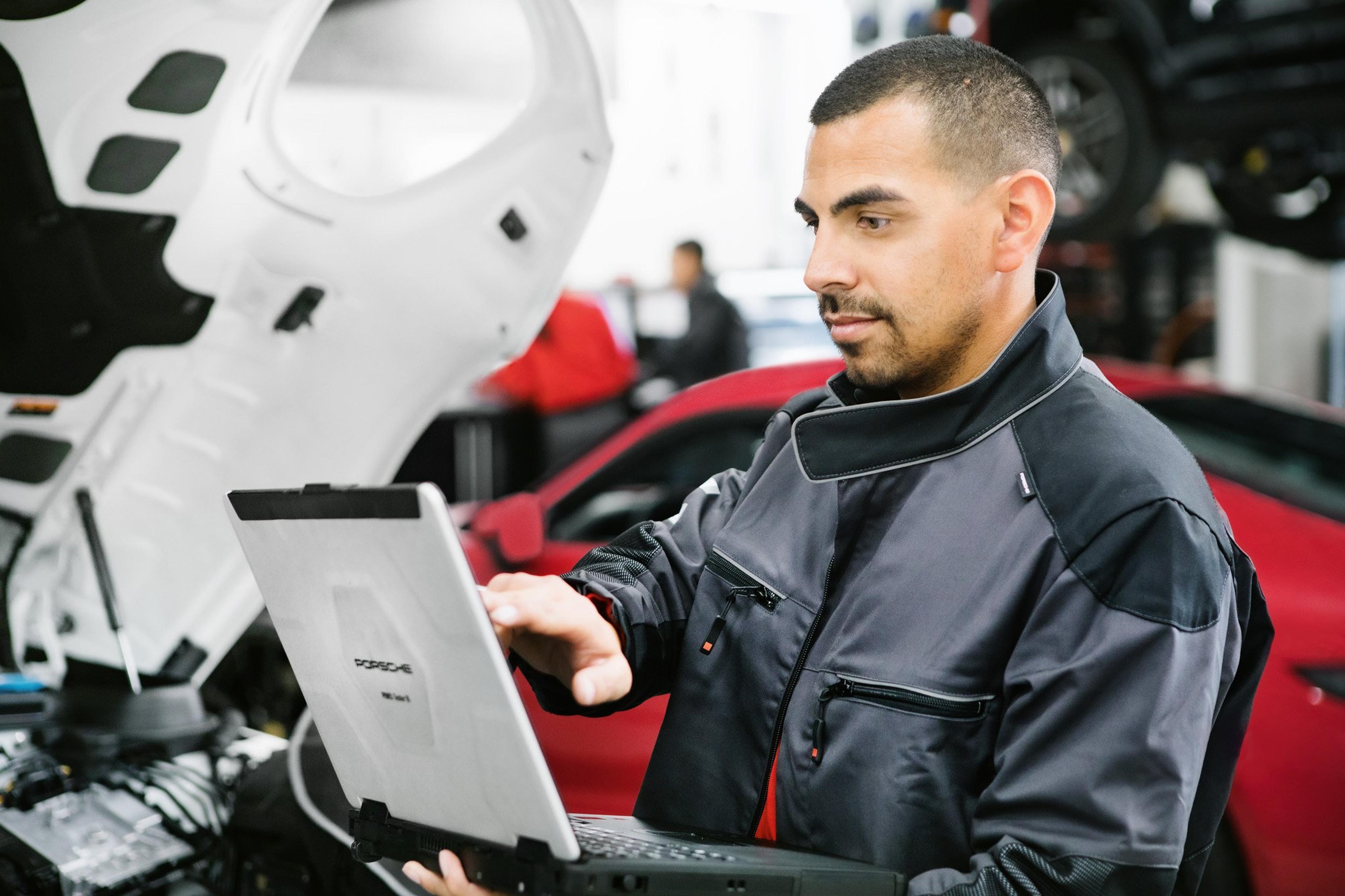 Porsche Certified Technicians
