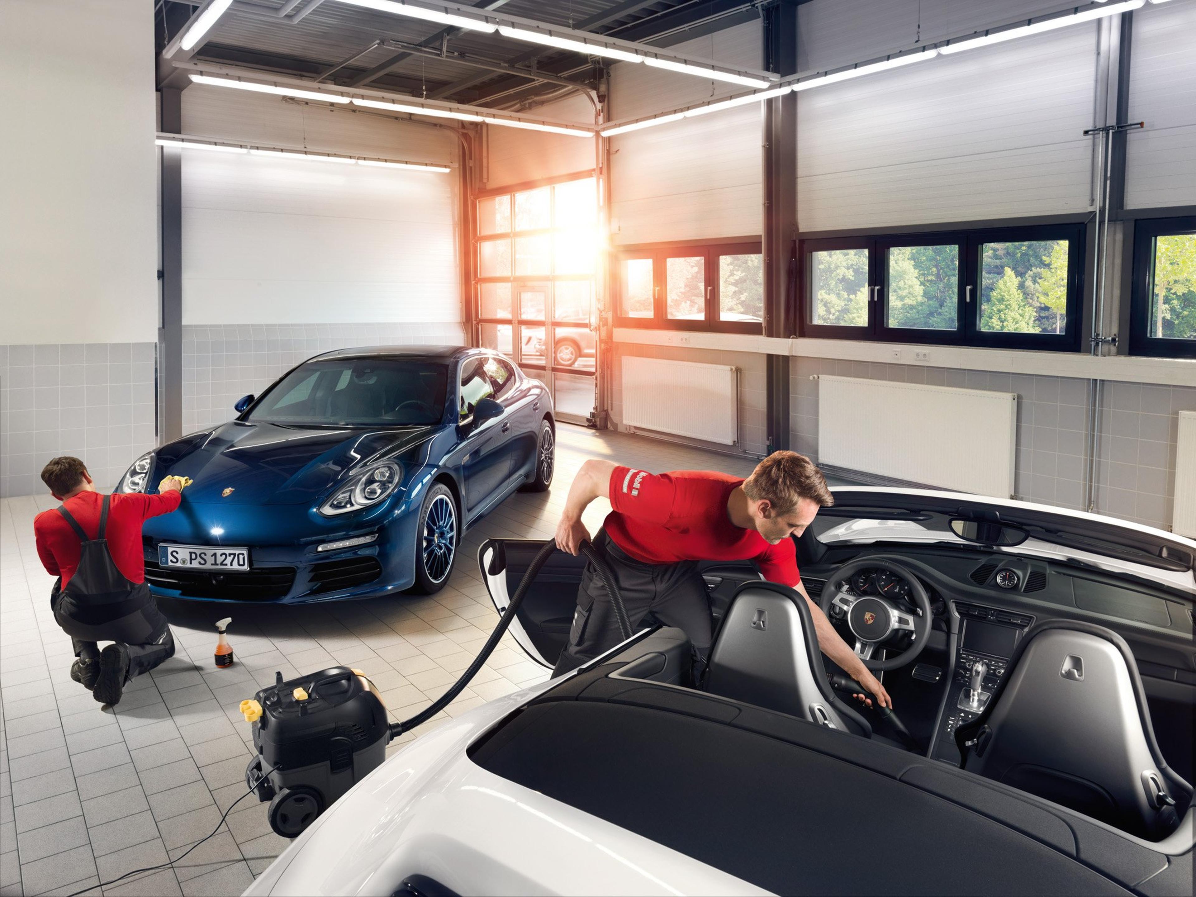 Porsche of London Detailing