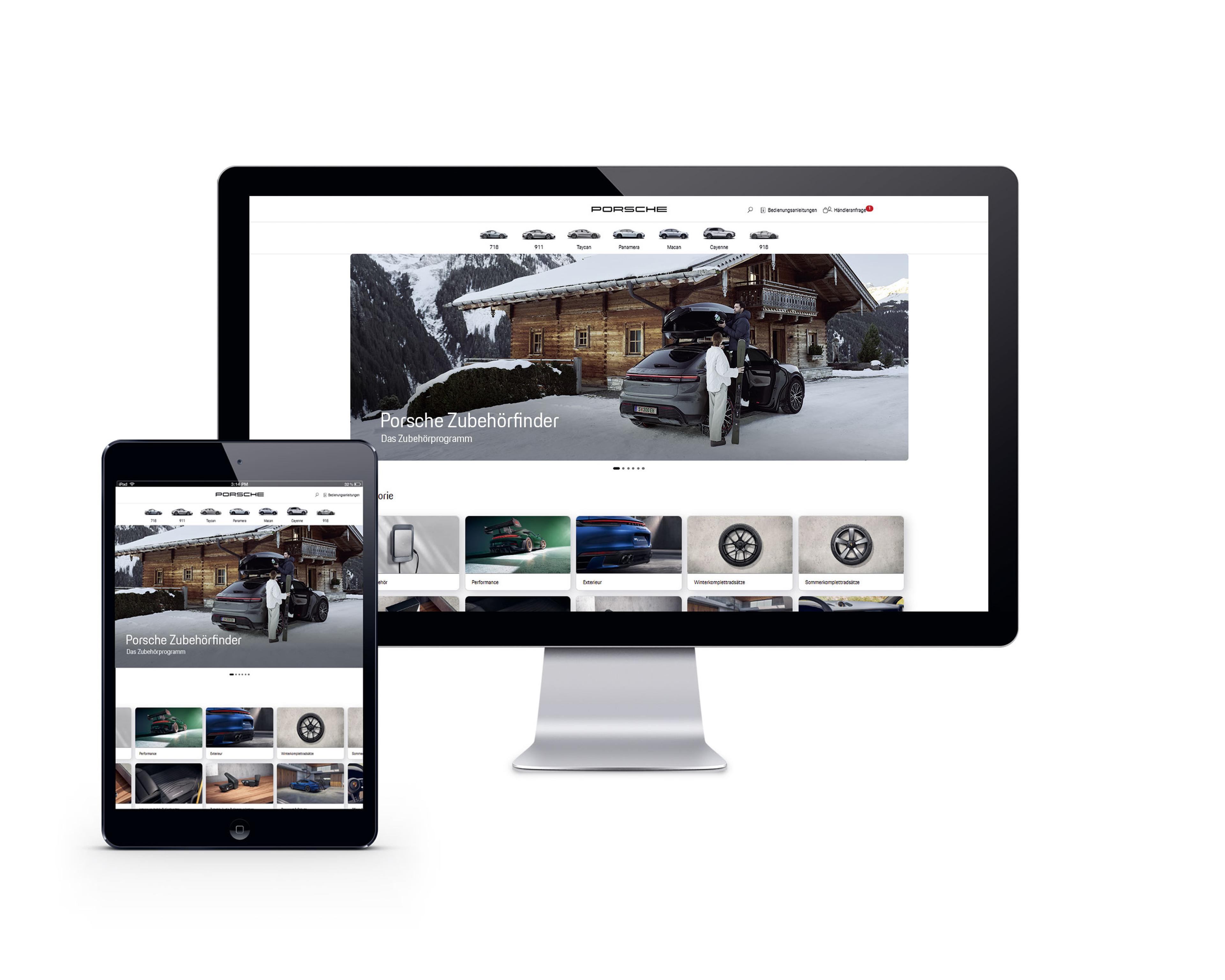 Auf einem Tablet und einem Computerbildschirm ist eine Website für Porsche-Zubehör zu sehen, die Bilder von Autos, Rädern und einer verschneiten Hüttenszene zeigt.