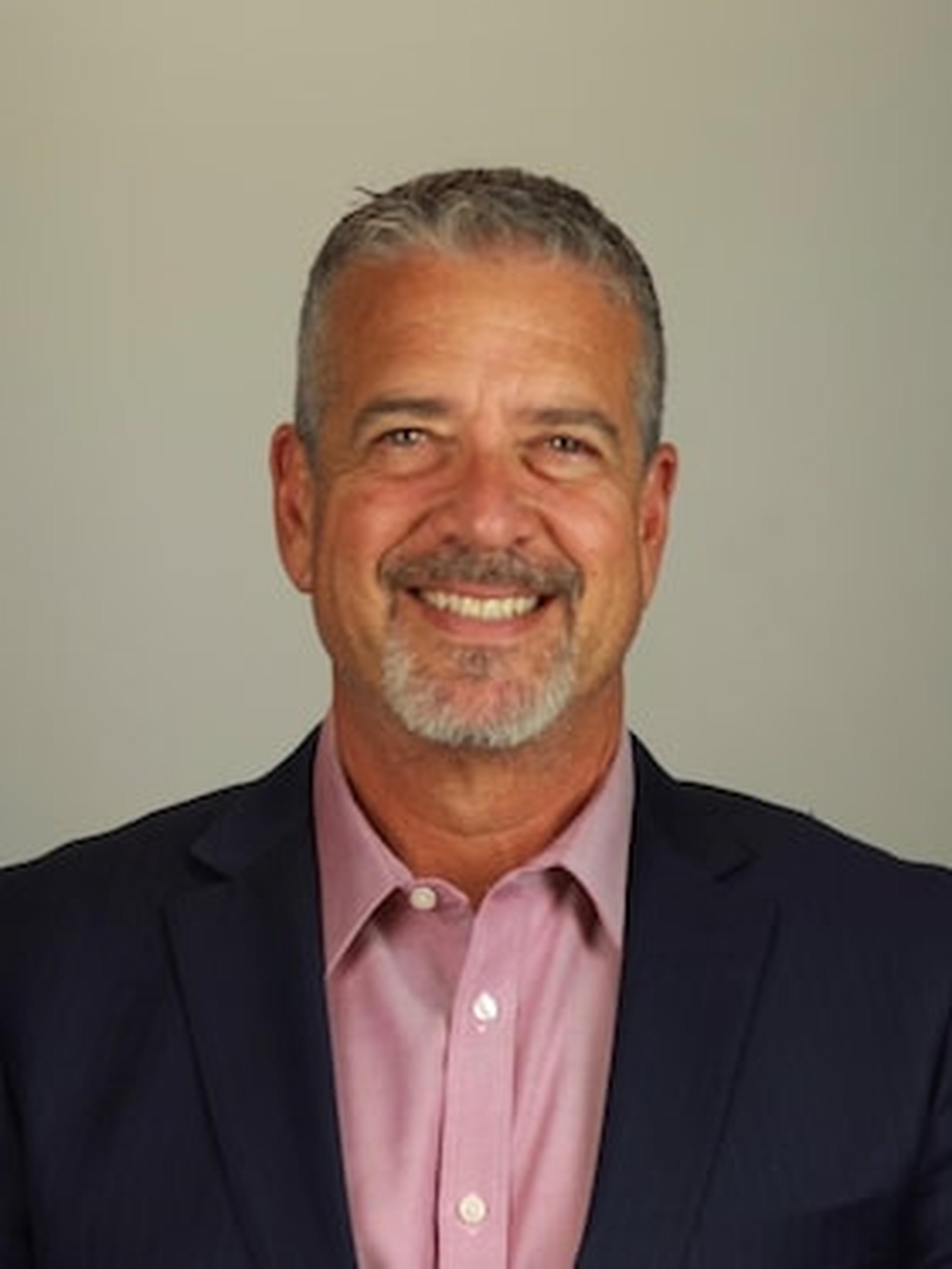 Photo of Dan Comouche
