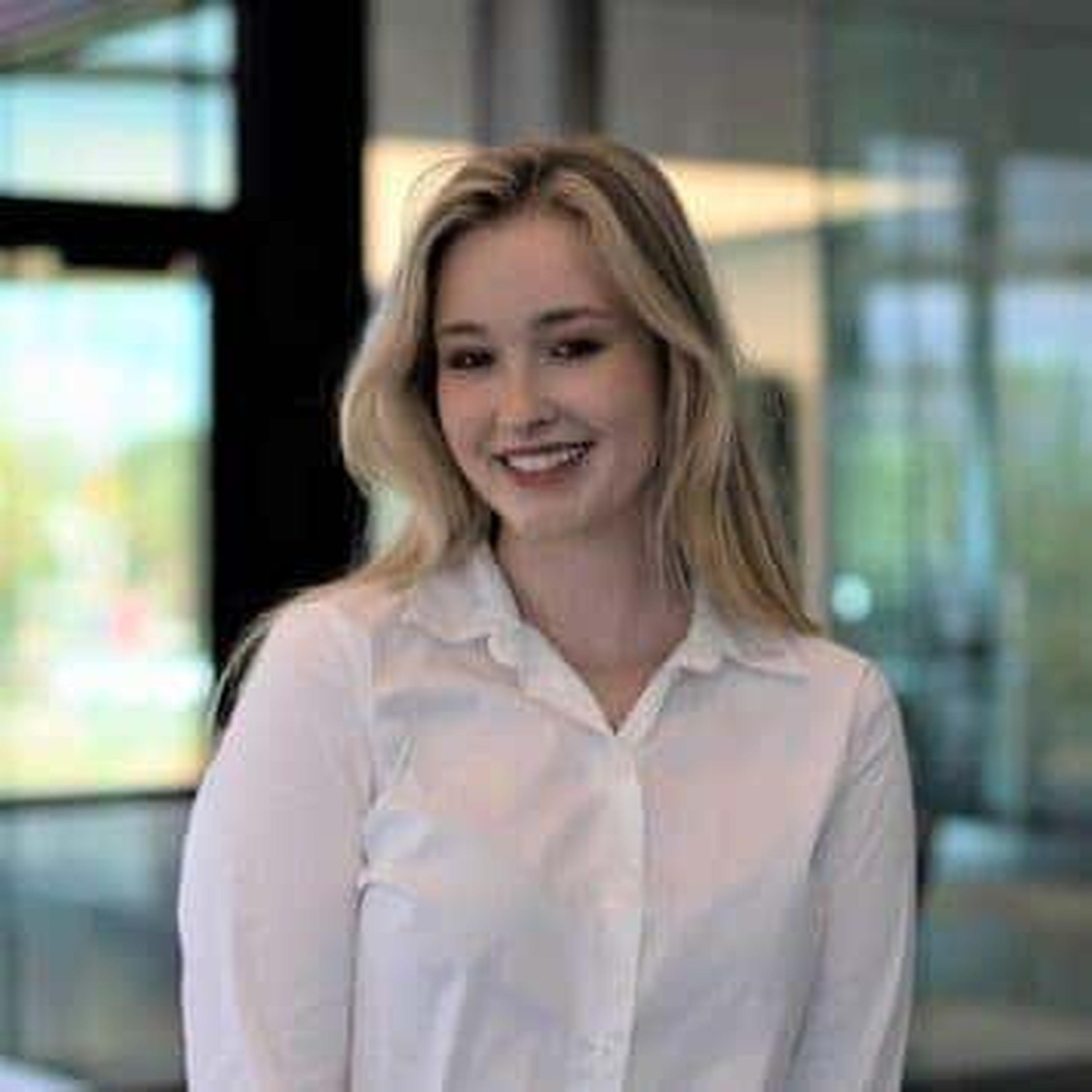 Photo of Zoe Hutton