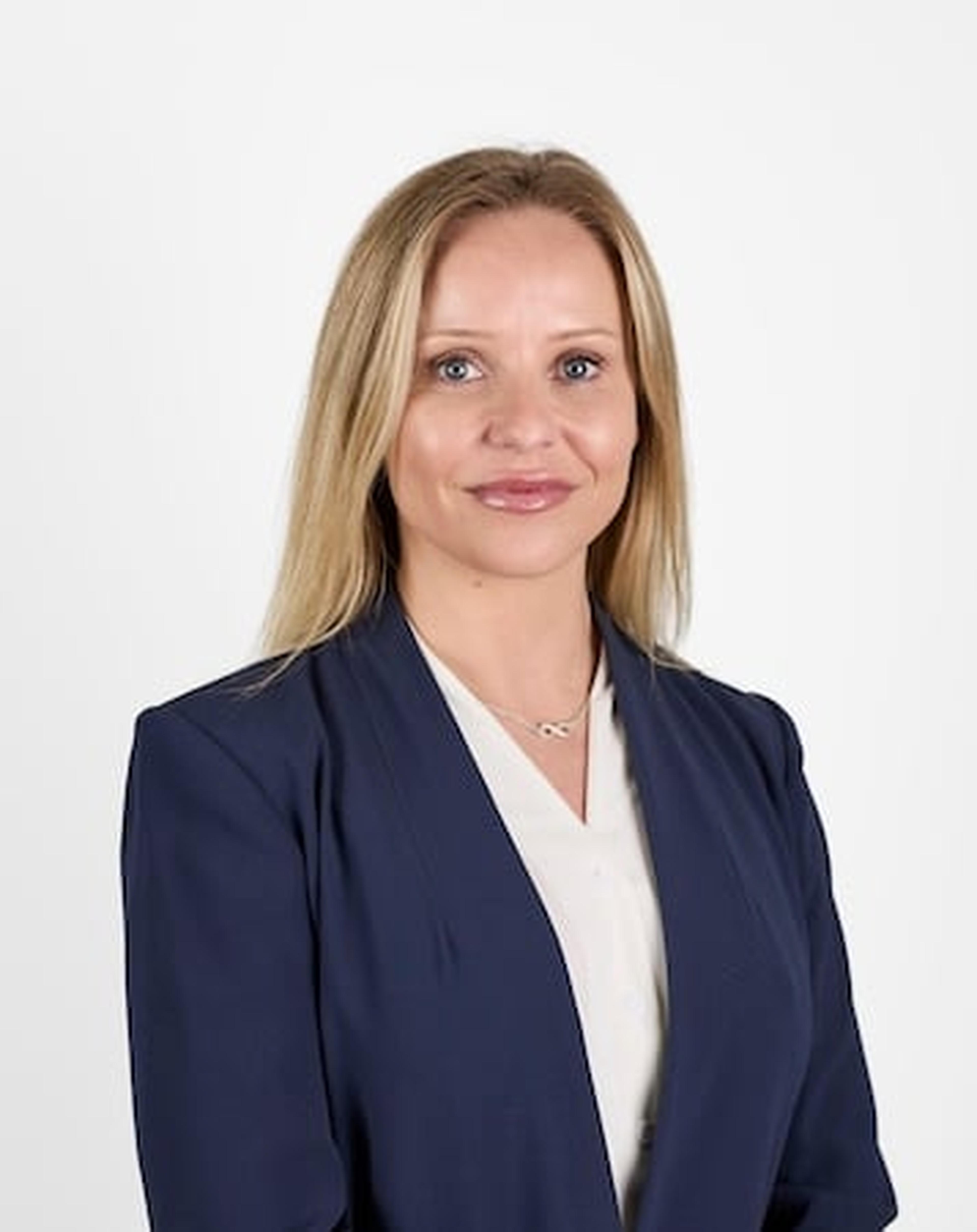 Robyn Hall
