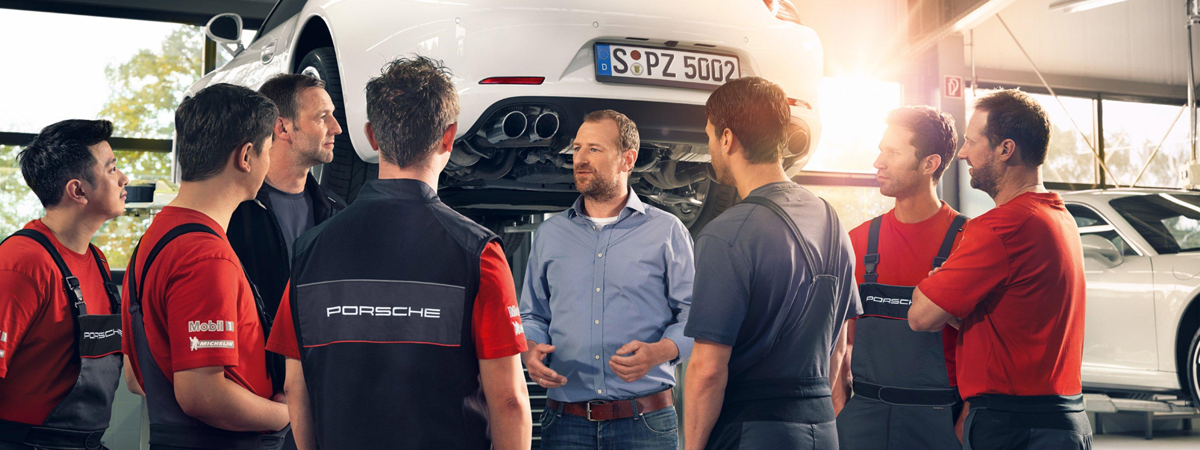Technisches Training in der Werkstatt.