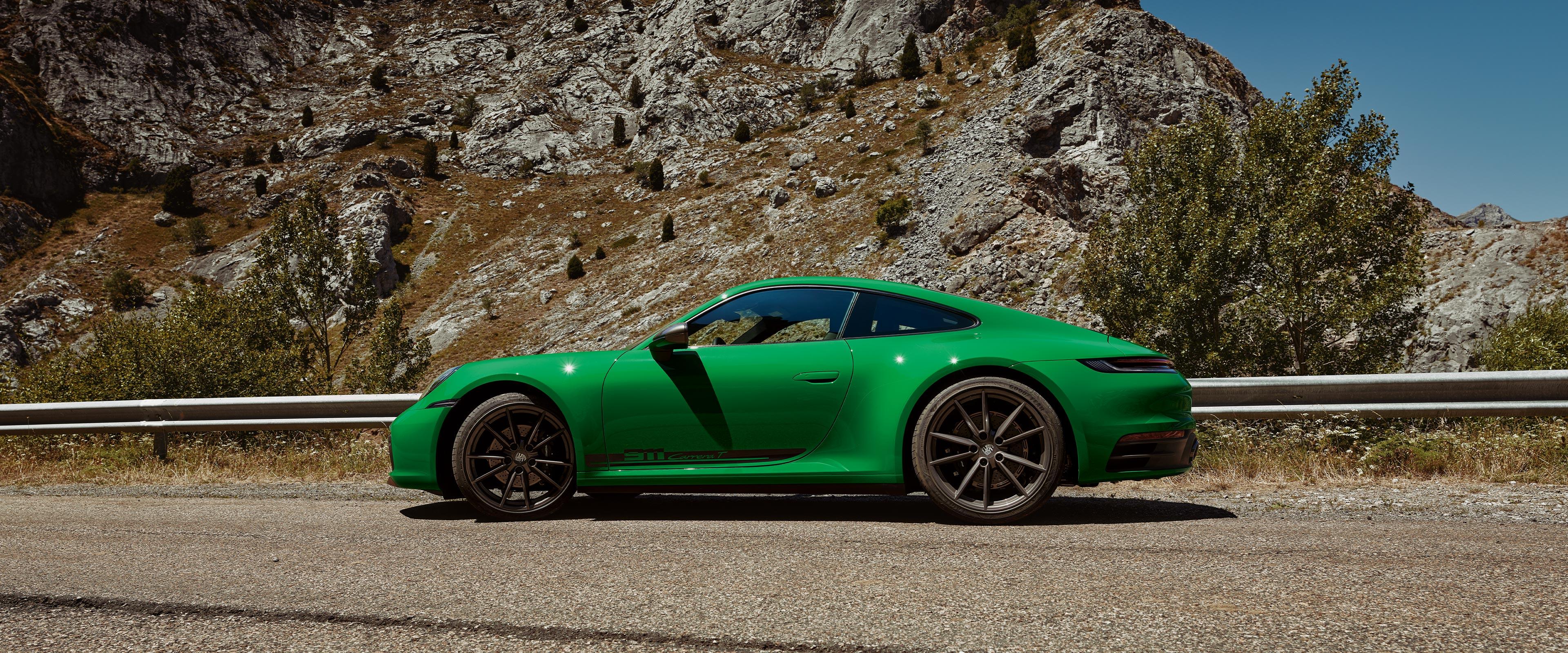 911_Carrera_T_Green_side_Profile_Desktop_header
