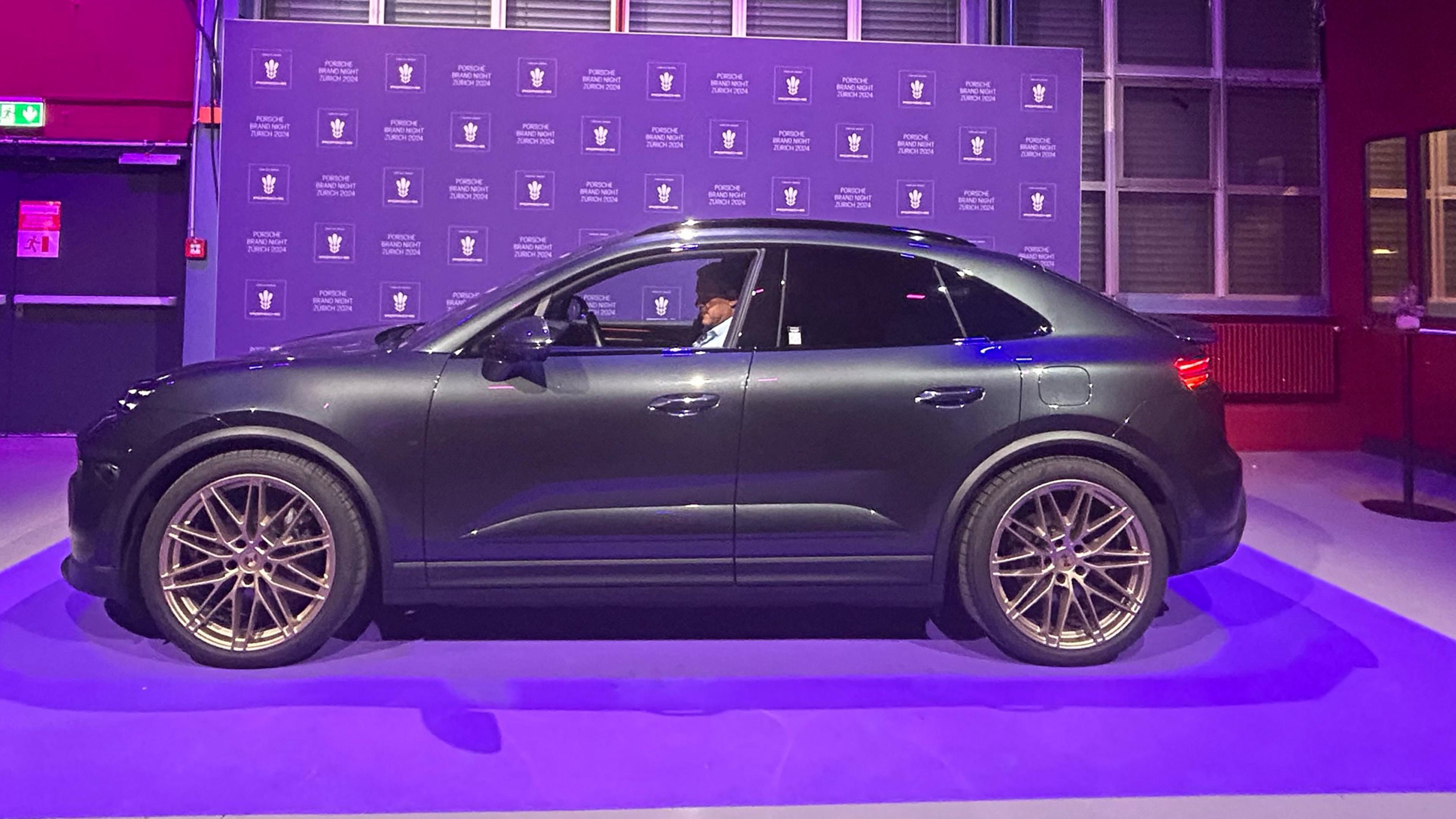 Macan Launch 1