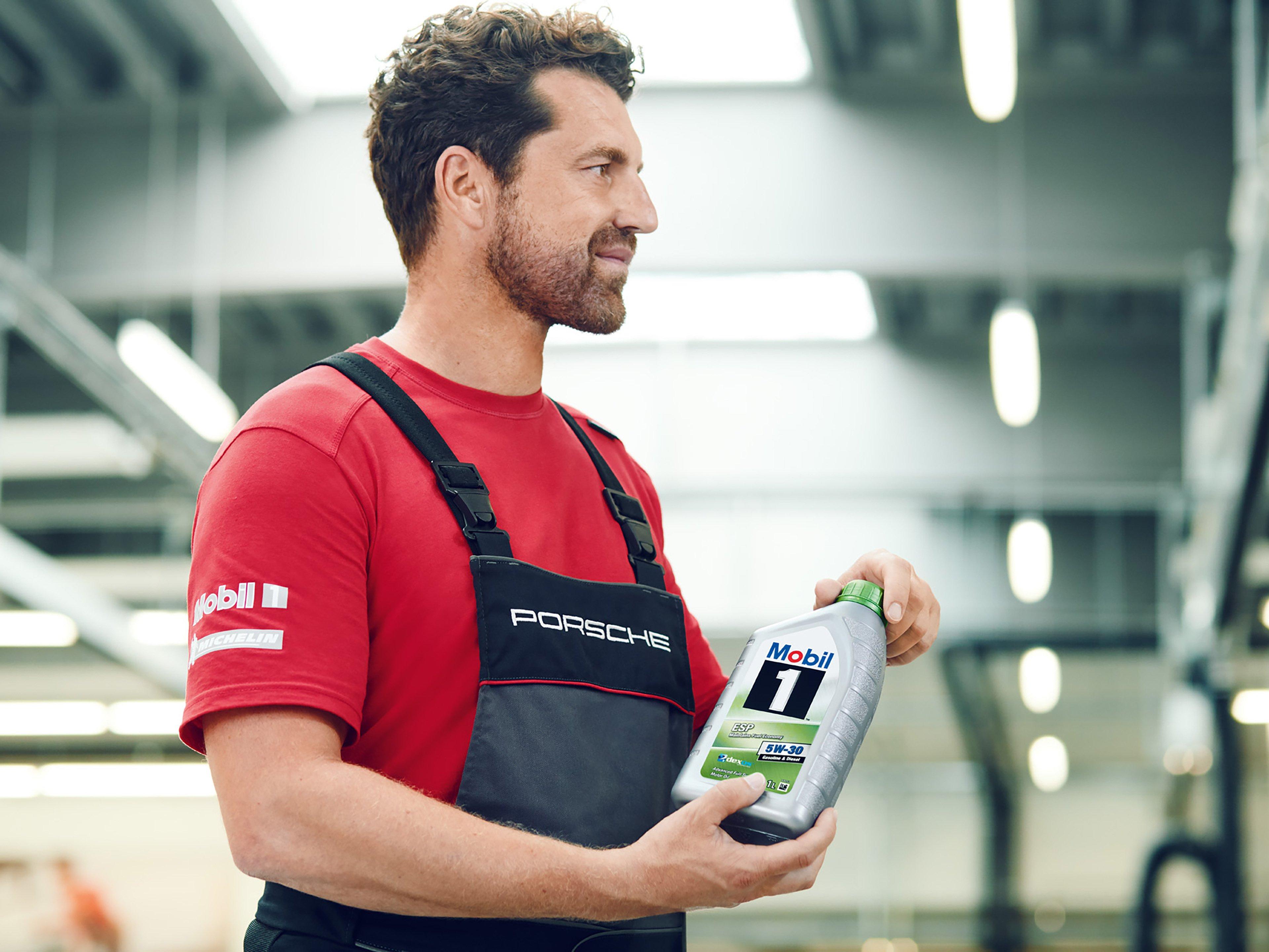 Mise à niveau de l’huile moteur sur site en atelier