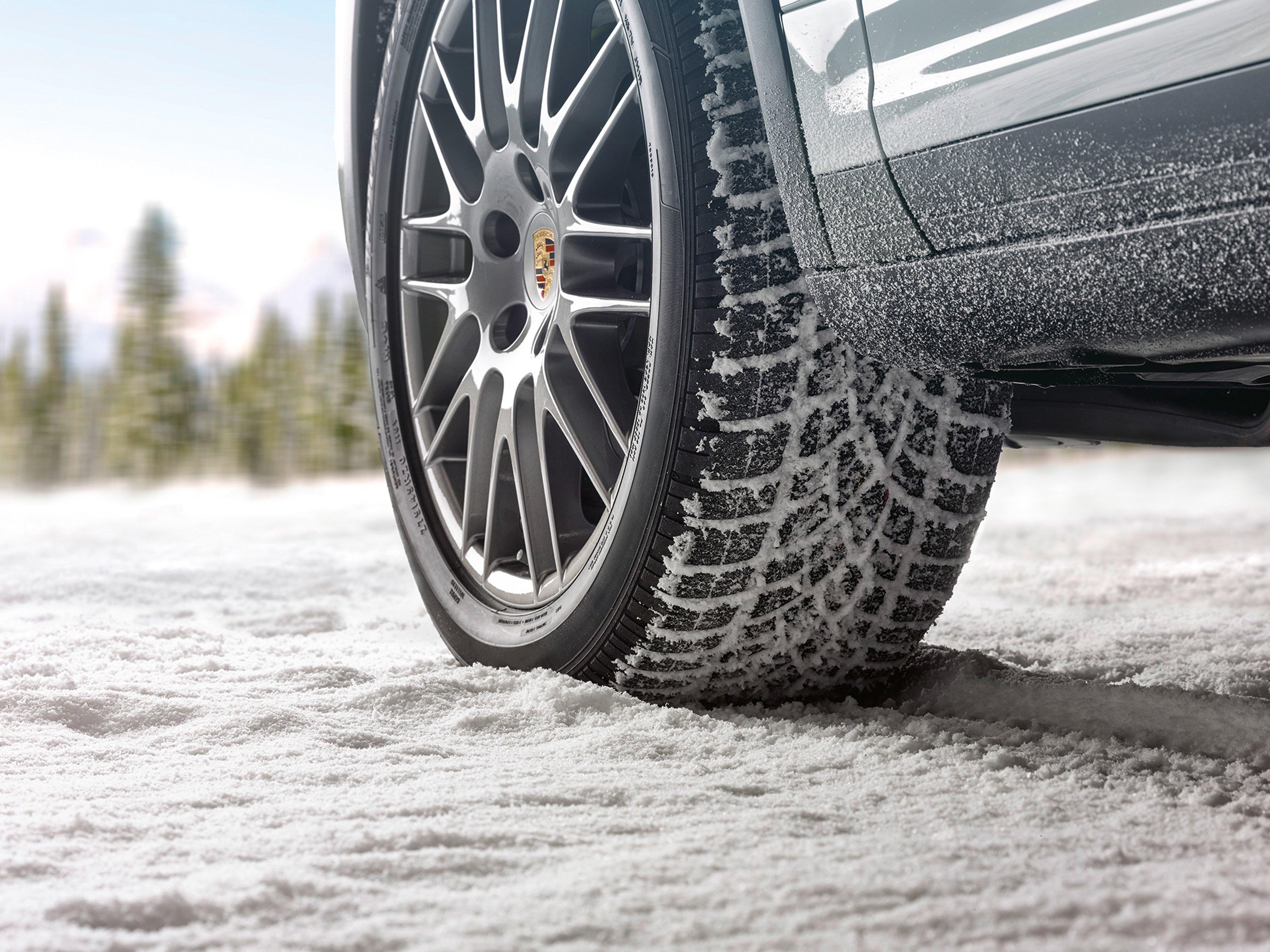 Porsche_wheel_snow