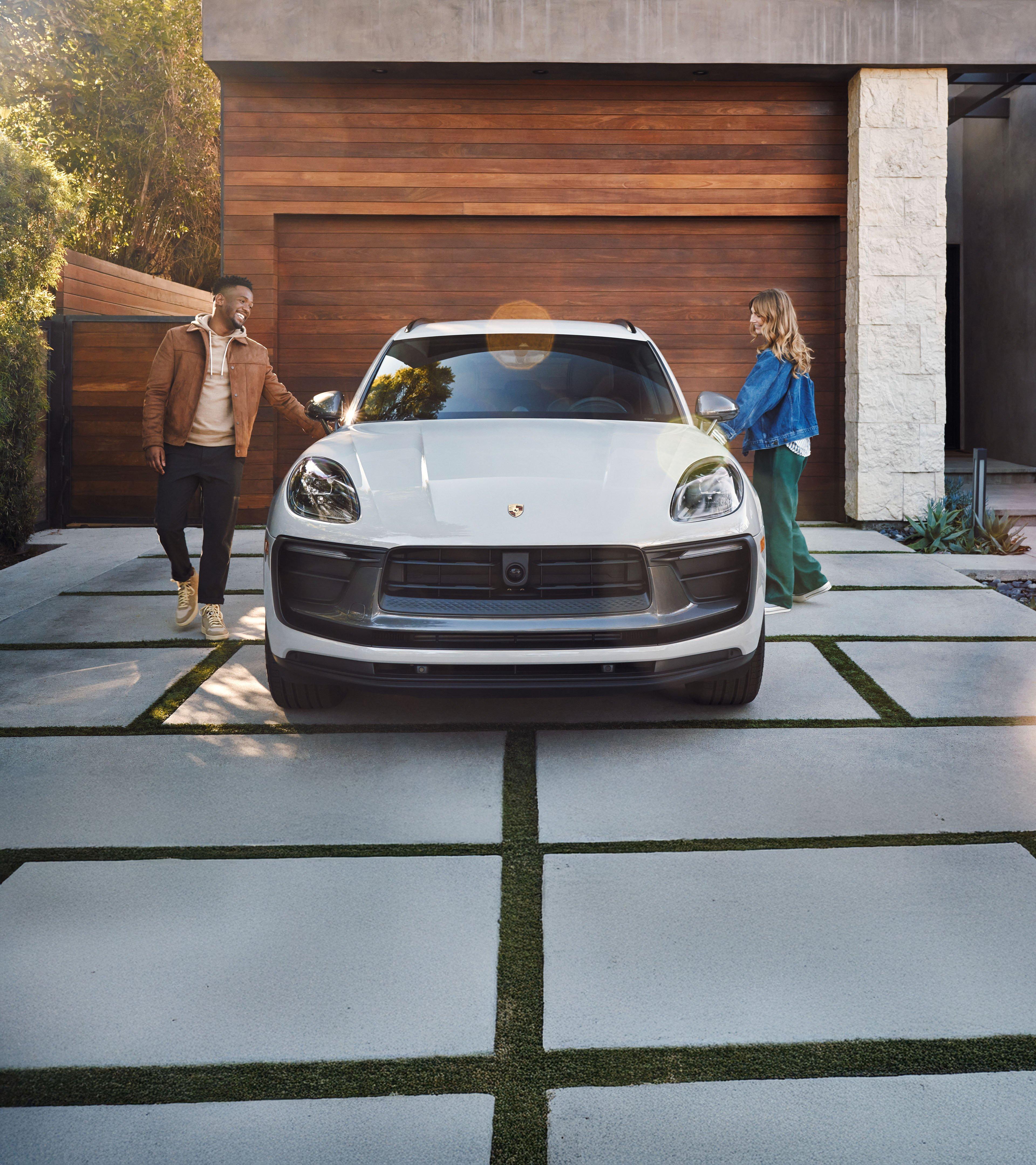 Porsche Prestige Macan Petrol
