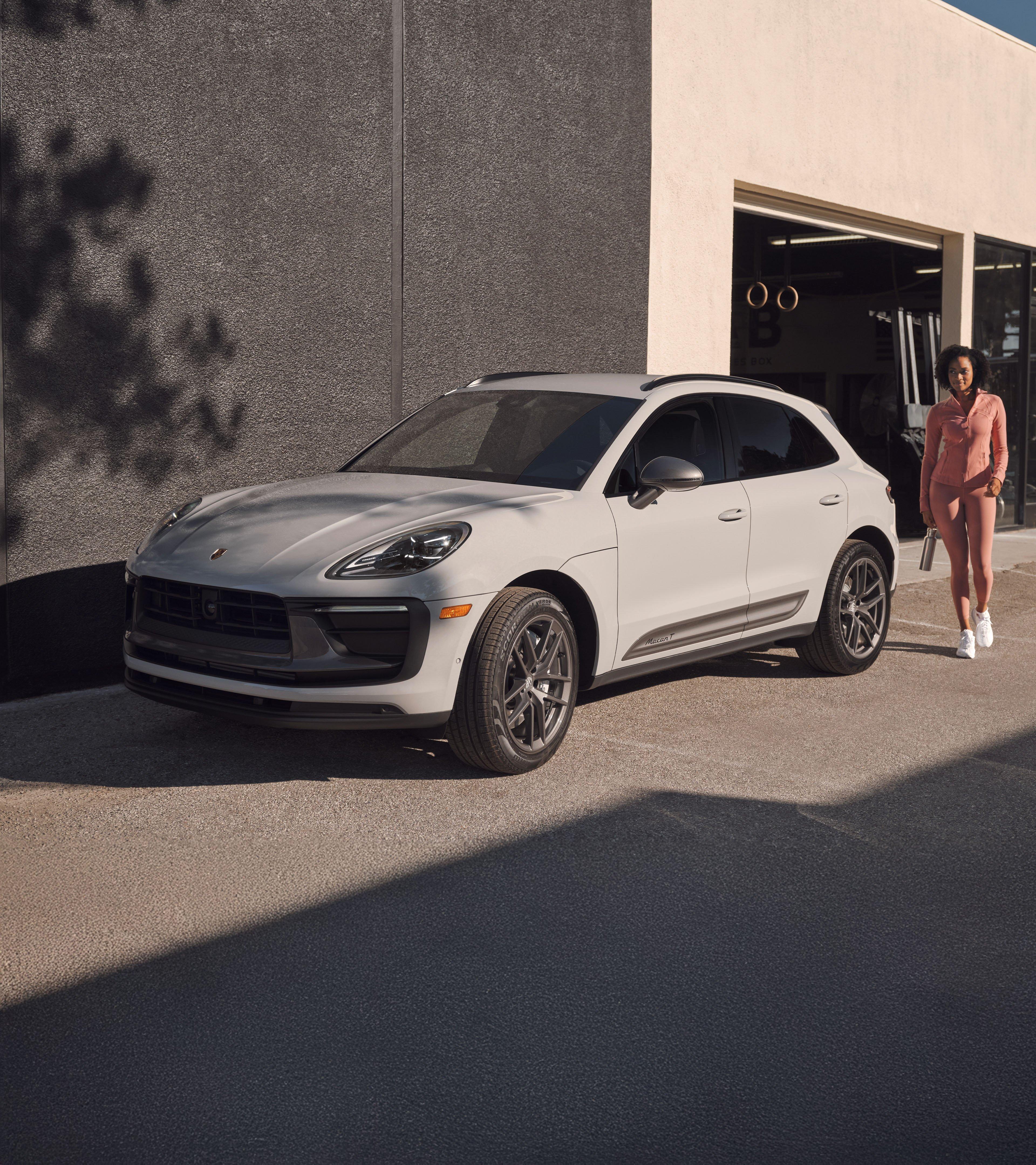 Porsche Centre West Island Macan BEV