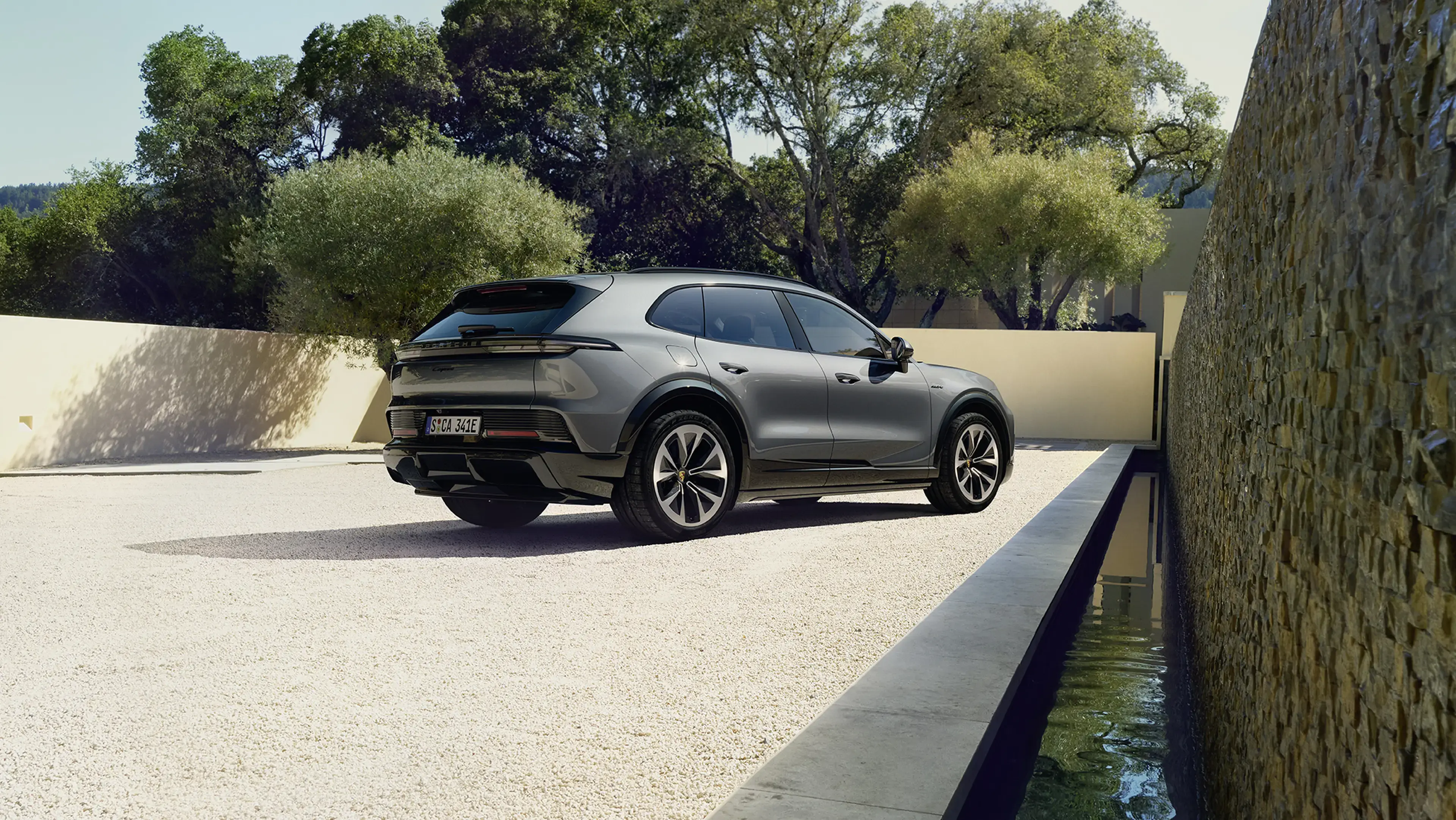 2026 Cayenne Electric, exterior rear view