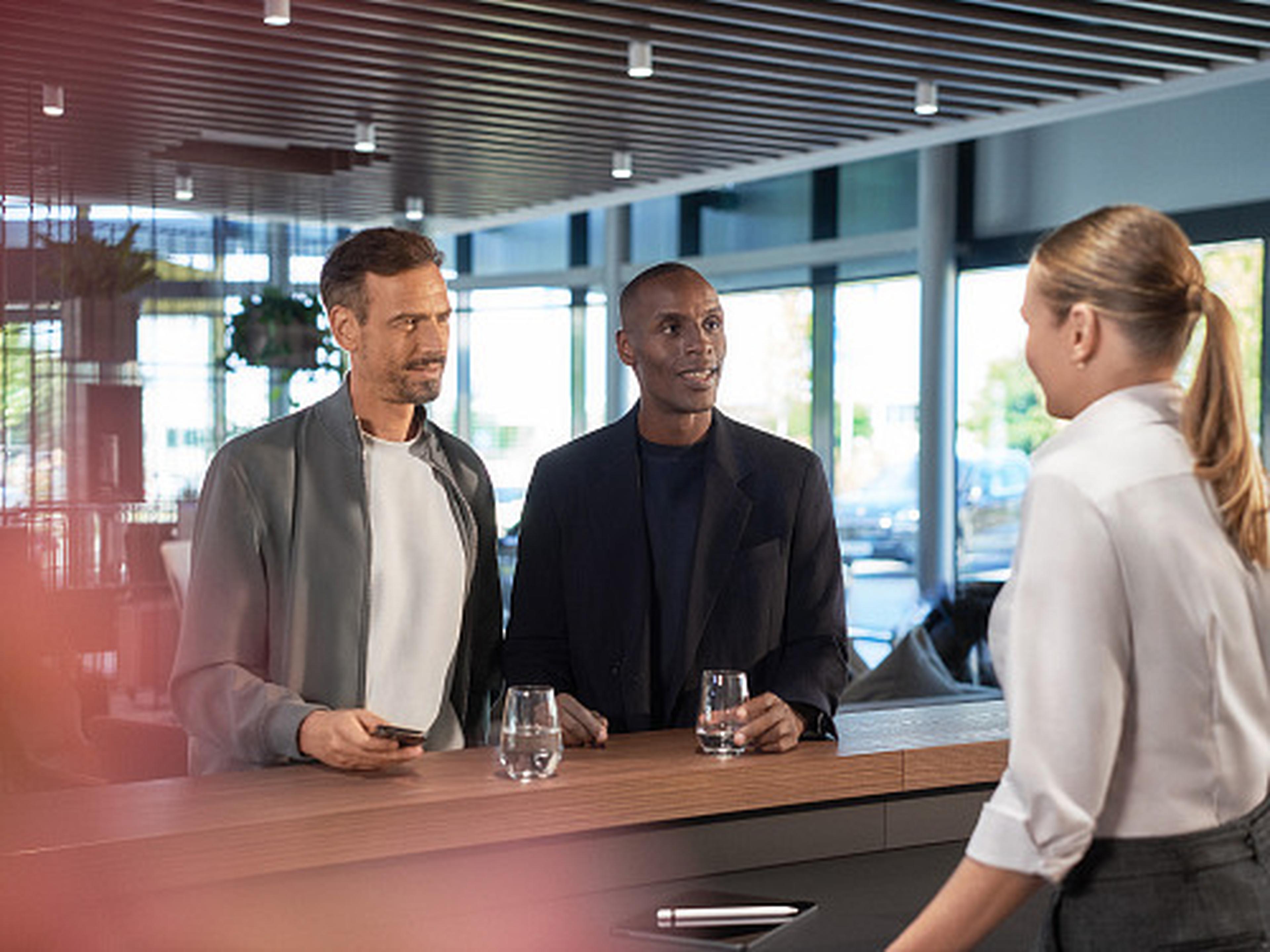Porsche Service – Kundensituation Gespräch Porscheplatz