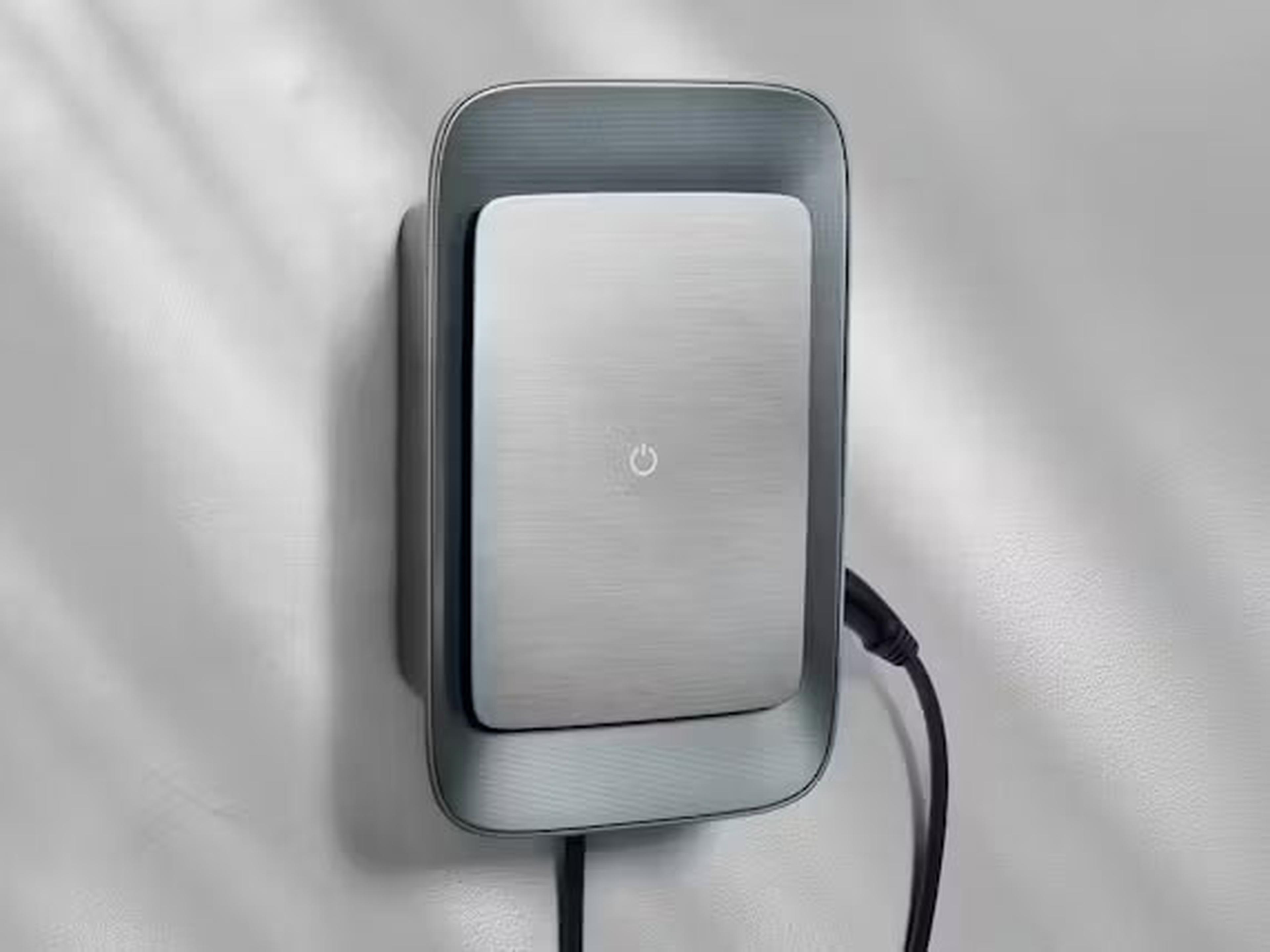 Graue Wallbox an grauer Wand