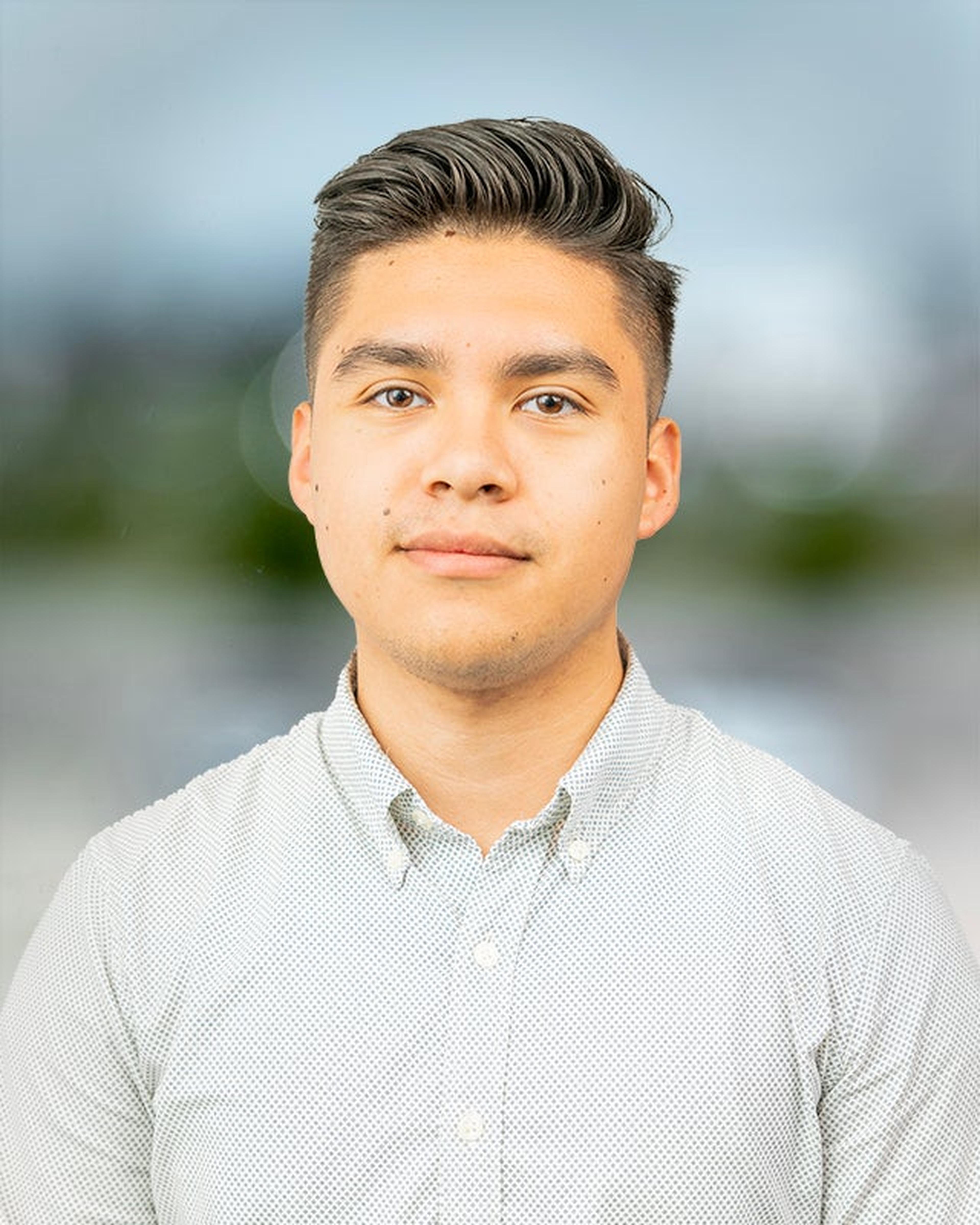 Enrique Yam Manzanilla, Professional Porsche Service Advisor, at Porsche Marin