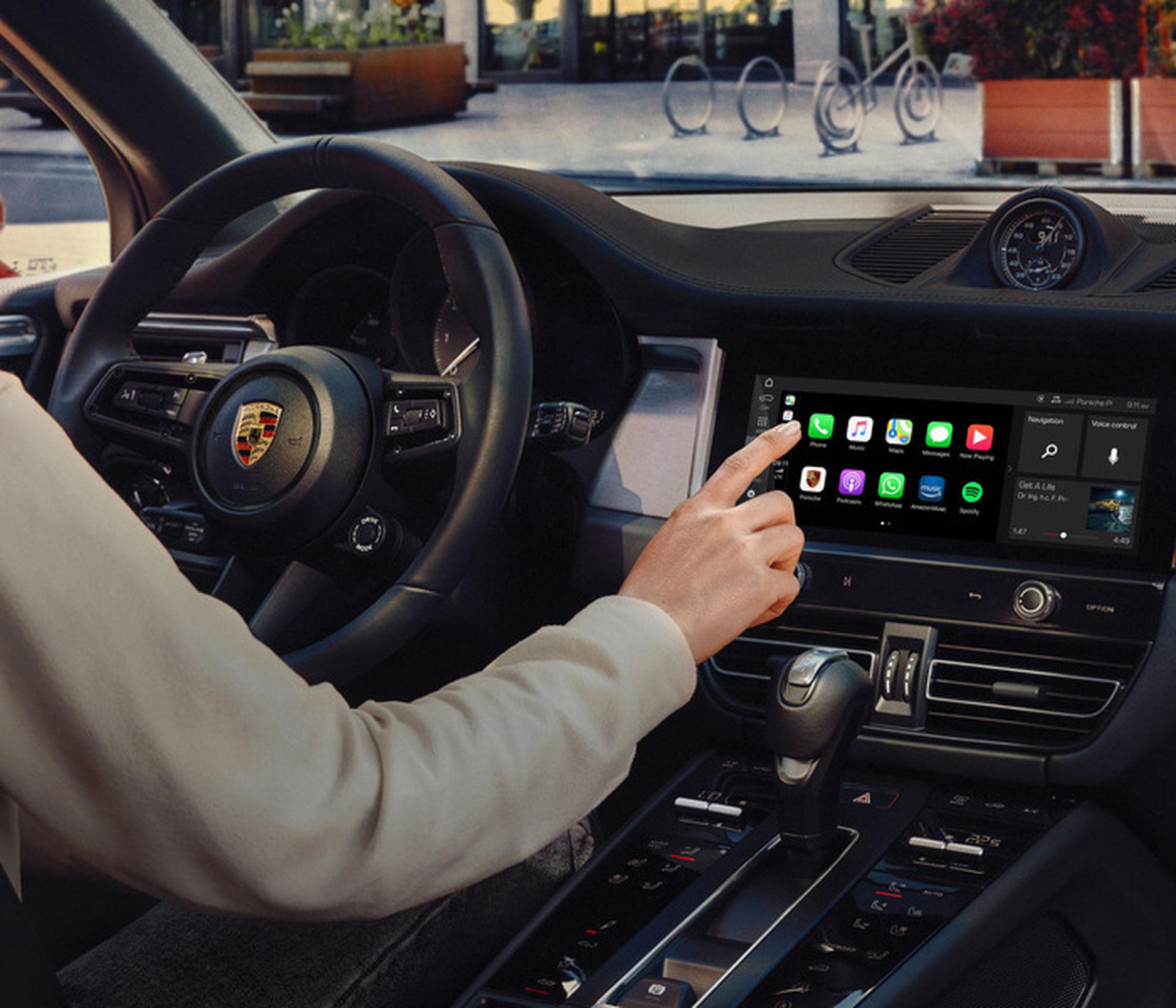 2025 Porsche Macan Technology Feature