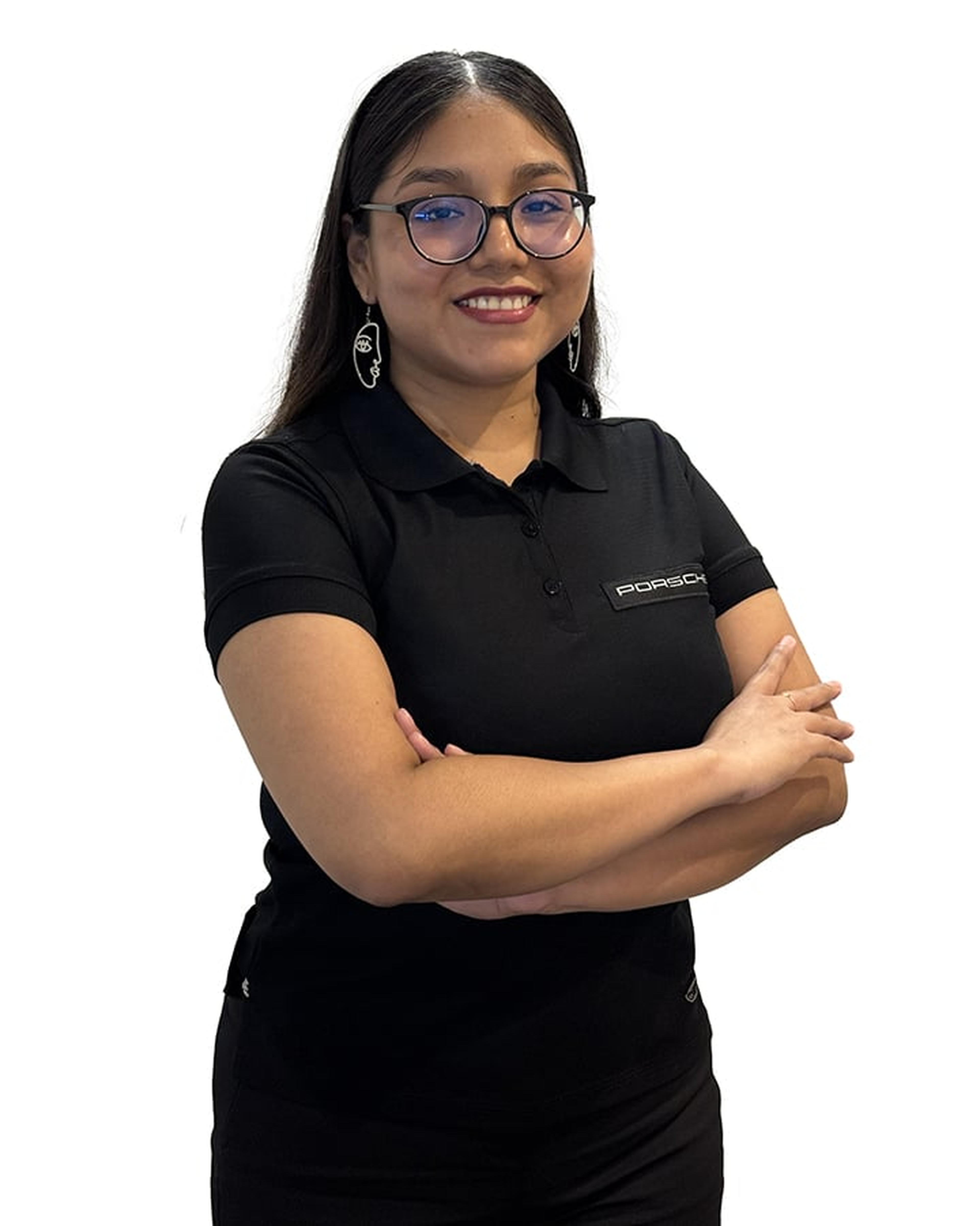 maria jose vazquez crm posando para la foto de su perfil
