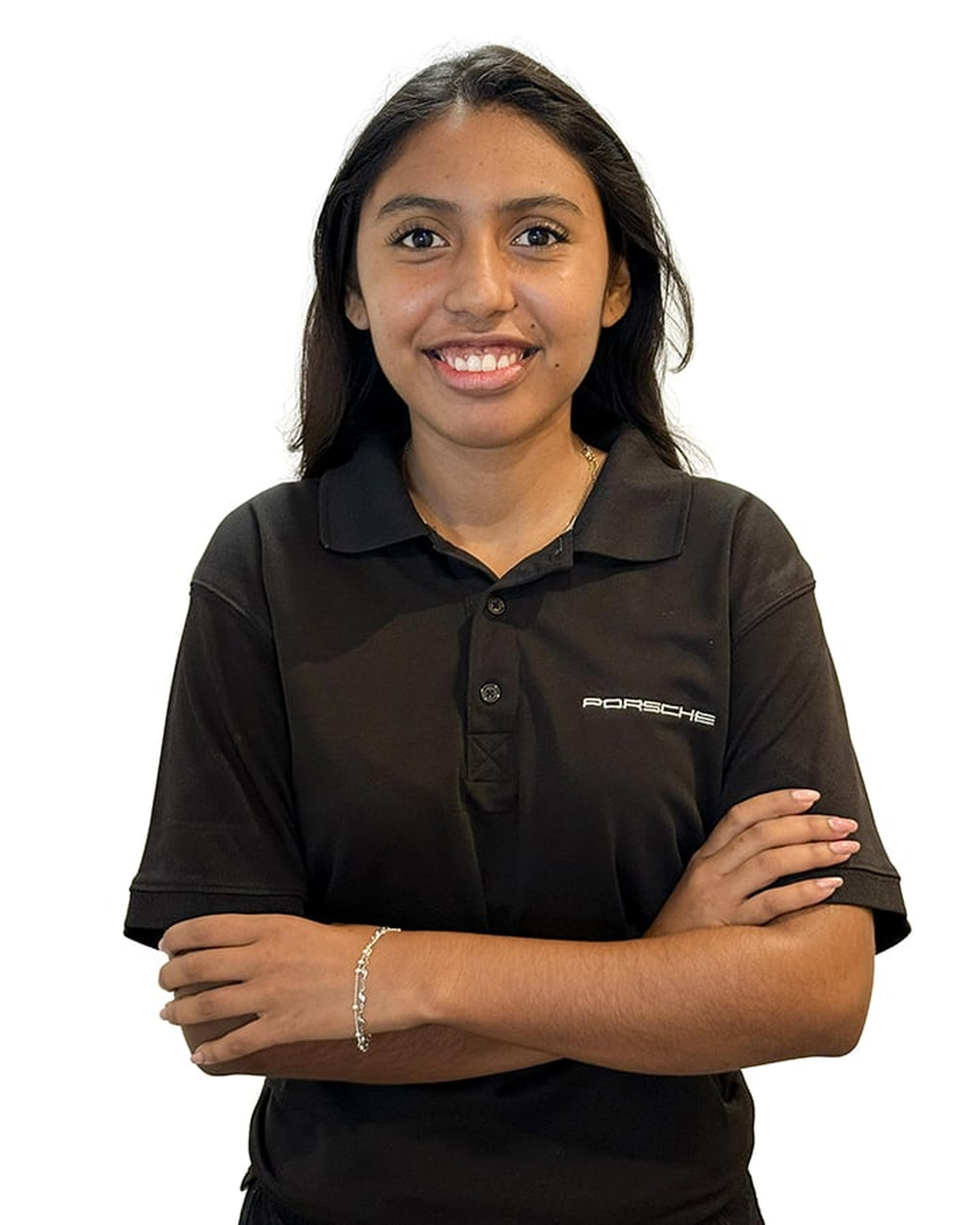 stephania fuentes asistente de servicio posando para la foto de su perfil