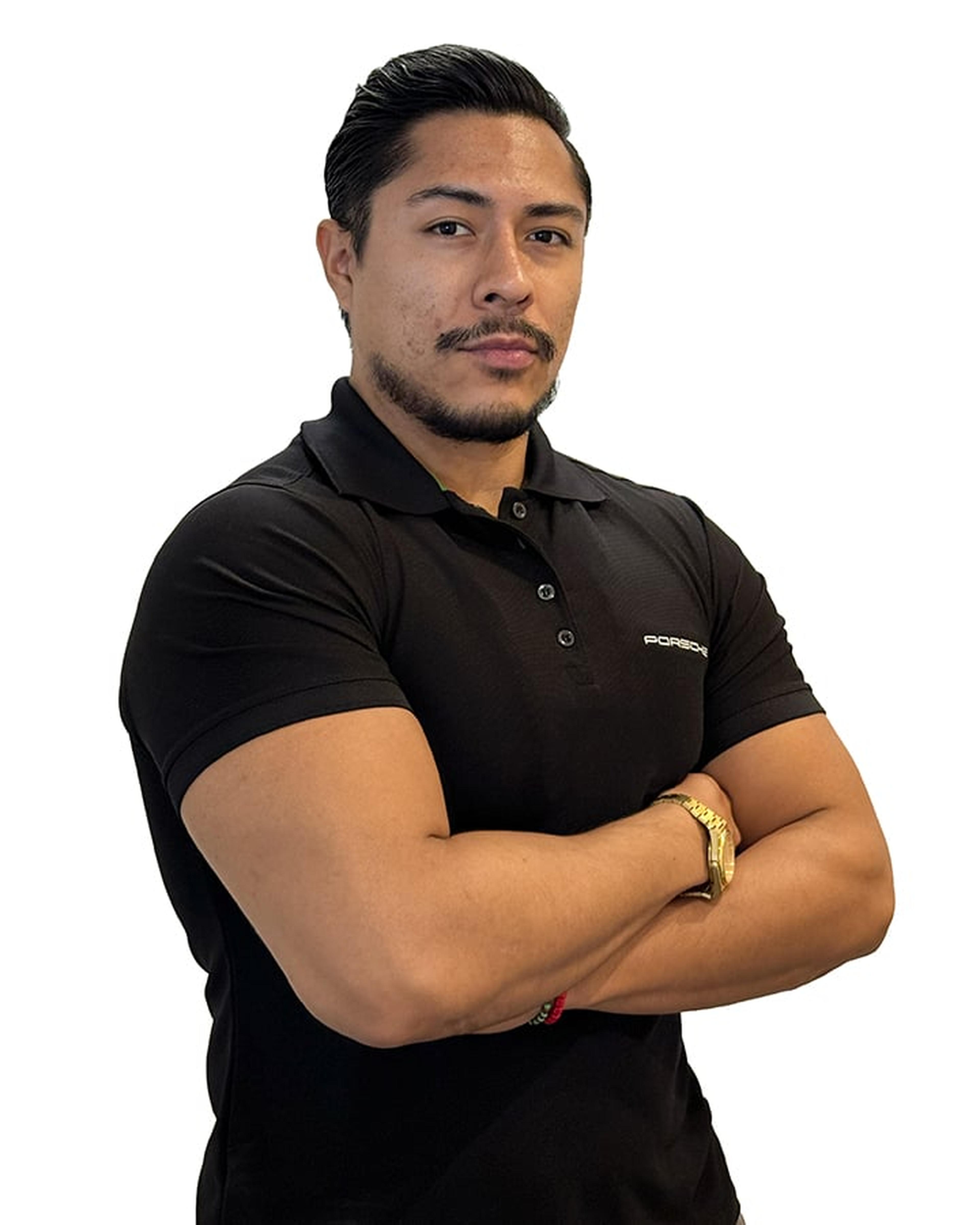 jose vieyra asesor de ventas preowned posando para la foto de su perfil
