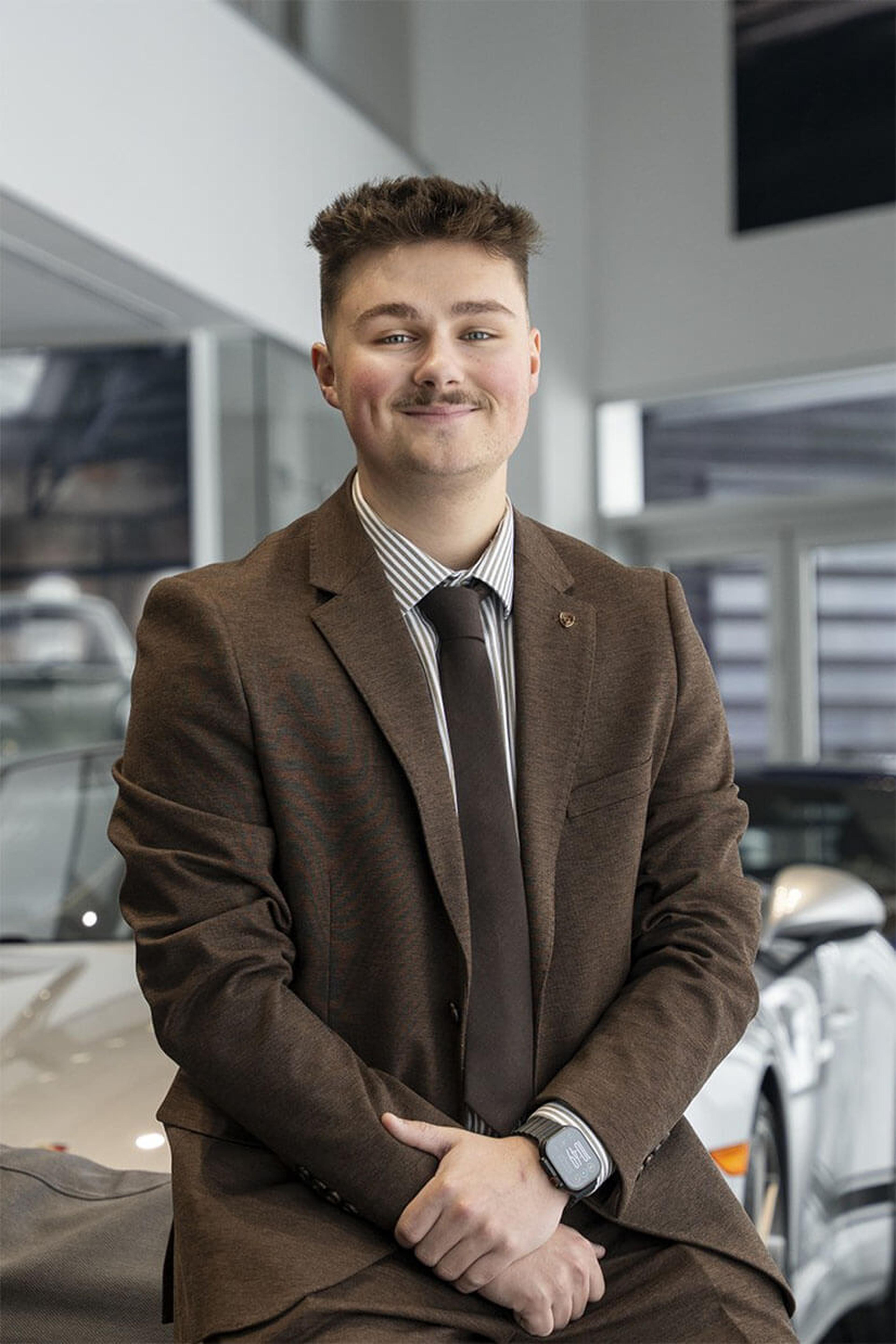 Enzo Milo - Centre Porsche Québec