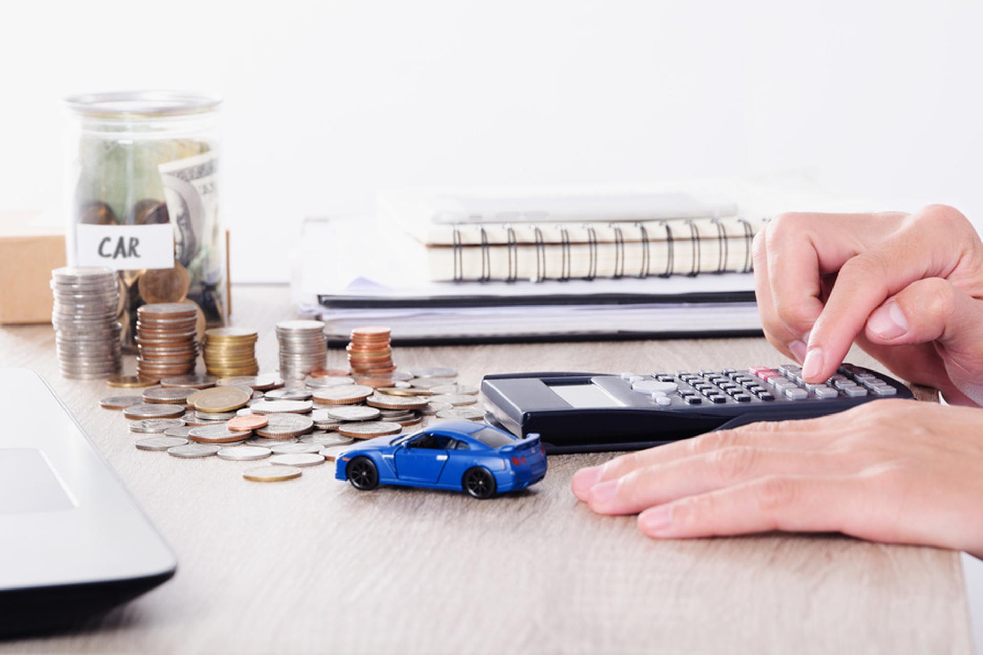 Person calculating Porsche financing options