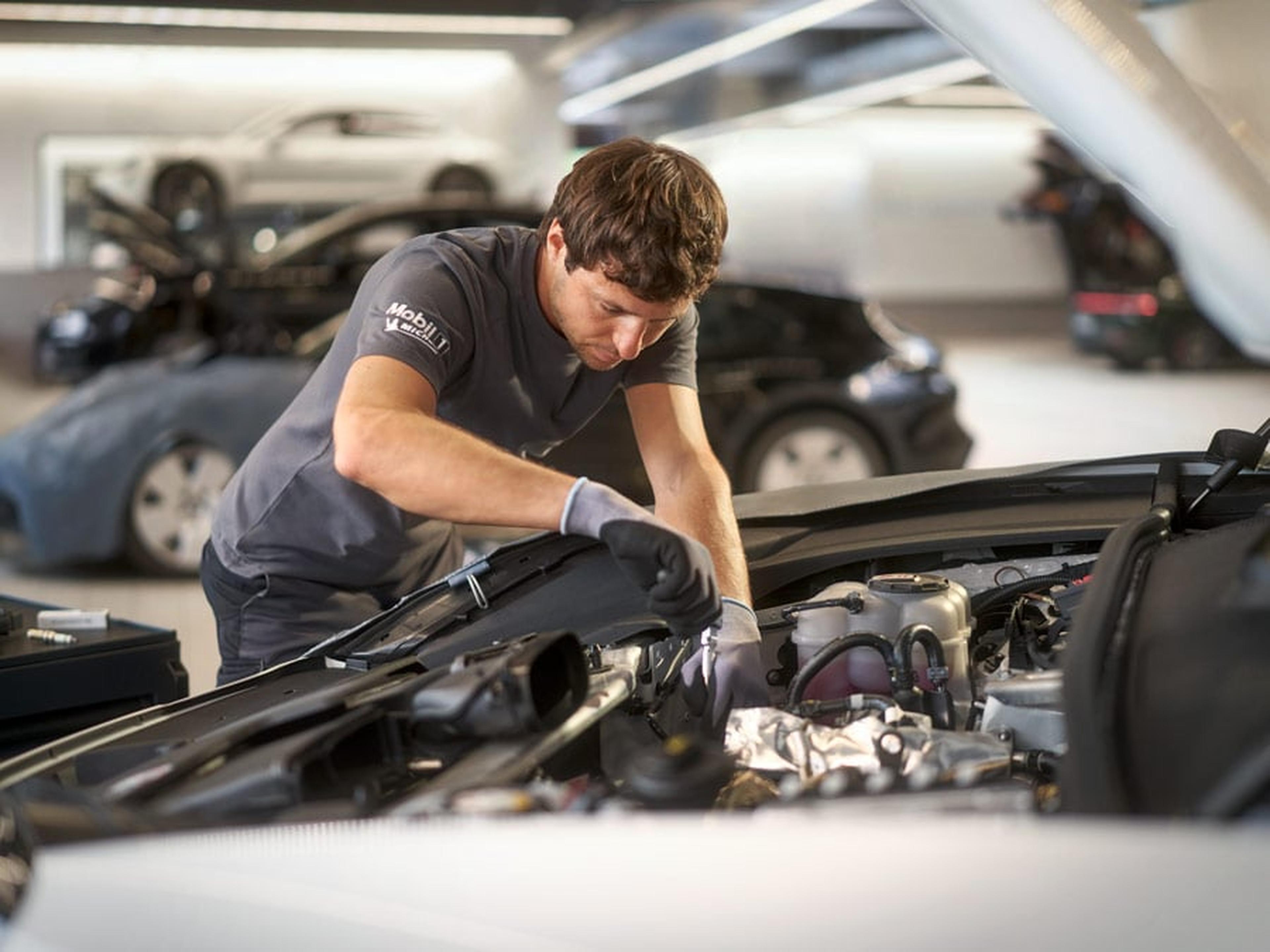 Prendre rendez-vous service après-vente - Centre Porsche Lausanne