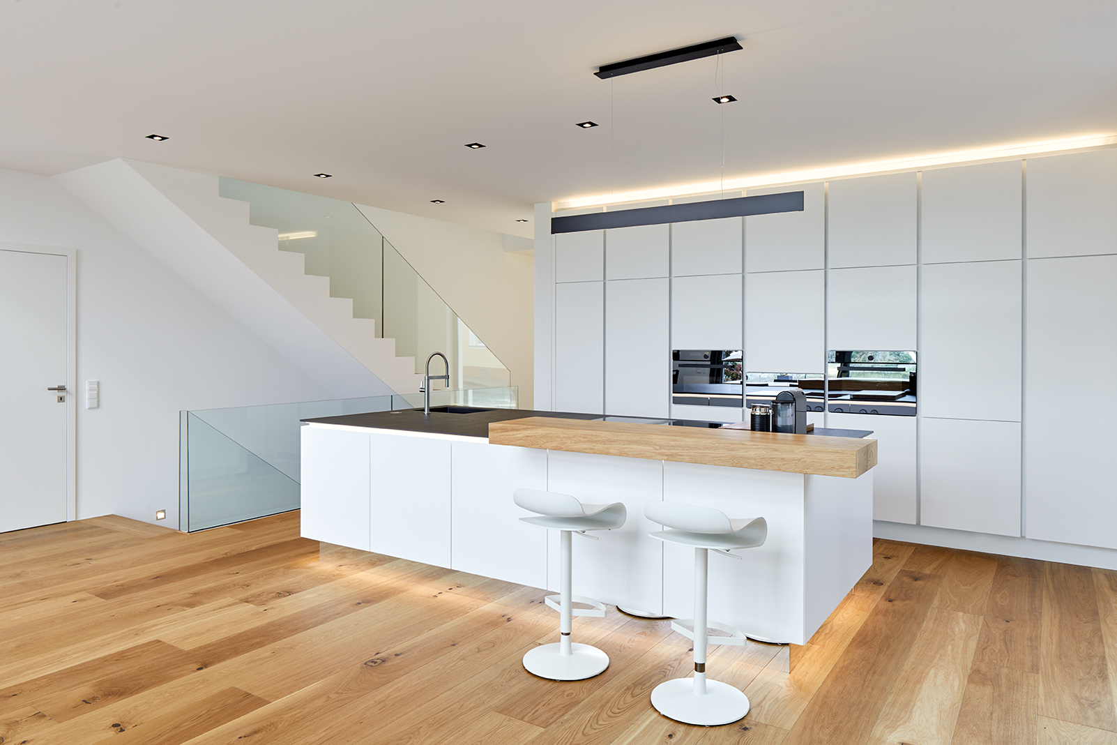 Oak Transparent Traditional