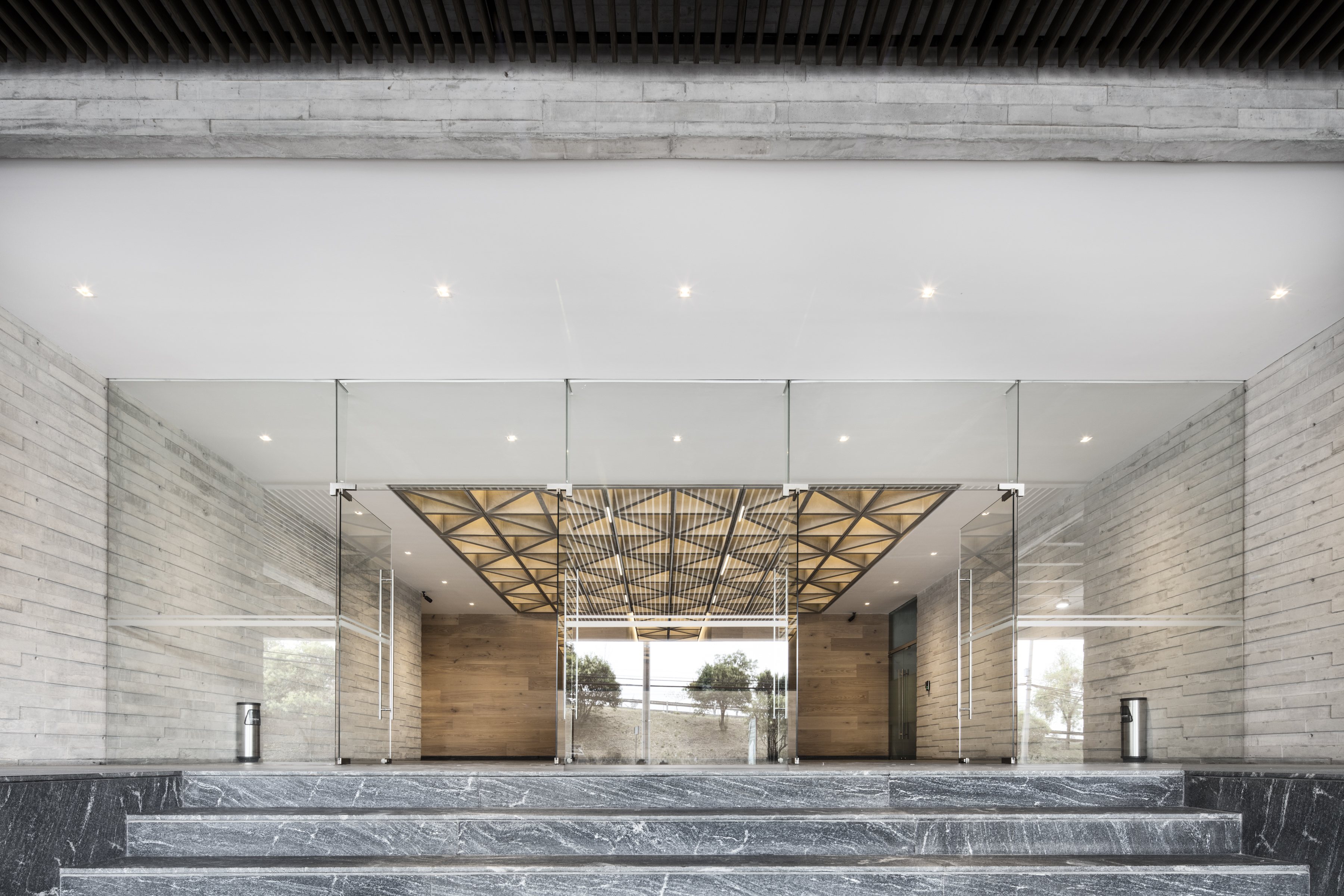 Oak White Traditional