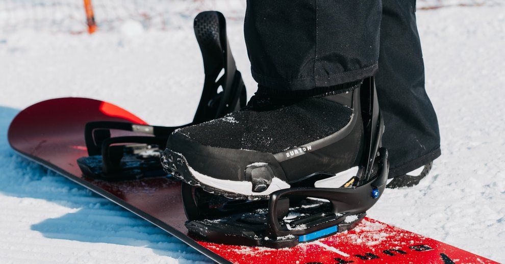 De geliefde Burton Step-On bindingen zorgen voor gemak en comfort op de piste Ingezoomde afbeelding van een Burton snowboardschoen