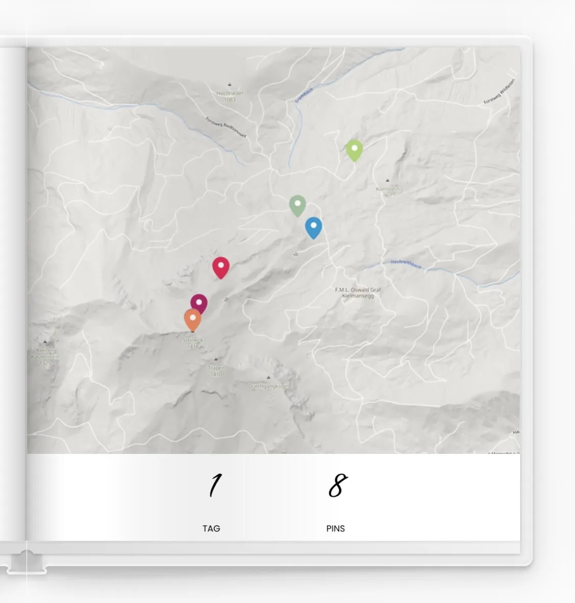 Karte mit hellgrauem Hintergrund, auf der bergiges Gelände und fünf bunte Ortsmarkierungen zu sehen sind. Unten sind die Anzahl der Markierungen und der Tags angegeben.