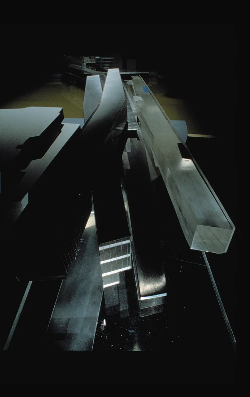 Zaha Hadid Architects, Habitable Bridge over the River Thames, Presentation model, London, United Kingdom, 1996, Perspex, plastic and wood © Zaha Hadid Foundation