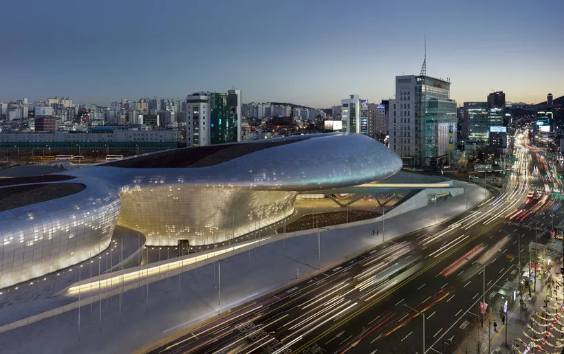 Zaha Hadid Architects, Dongdaemun Design Plaza, Seoul, Korea, 2014 © Virgile Simon Bertrand