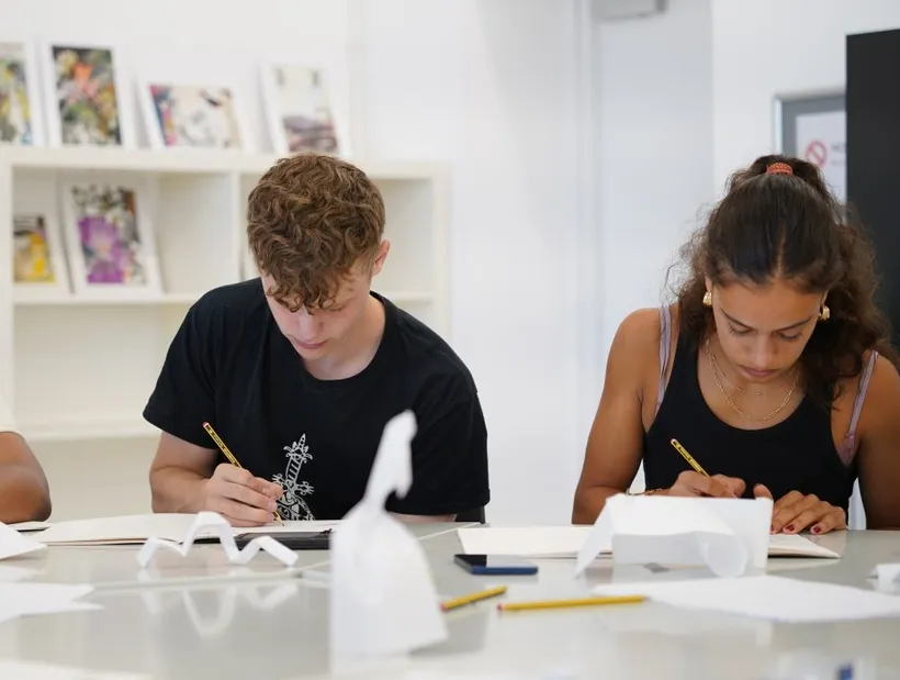 Drawing Matter Summer School visit to Zaha Hadid Foundation at Shad Thames, 2024 © Anna-Rose McChesney