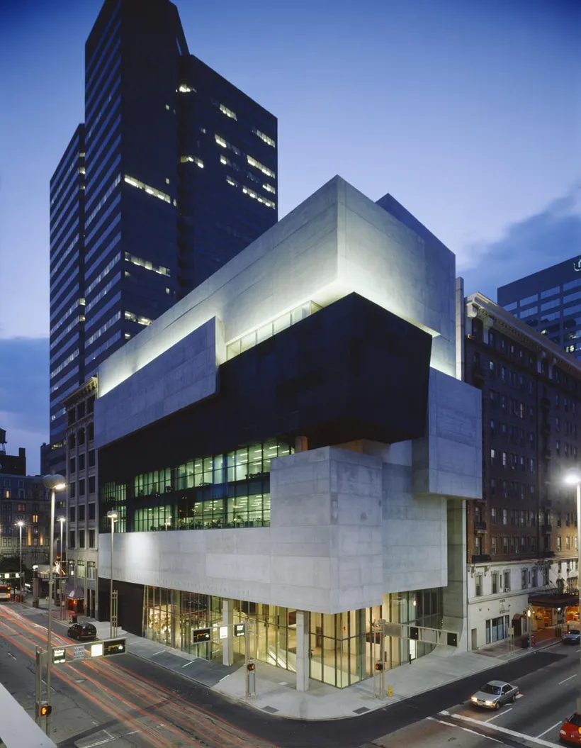 Zaha Hadid Architects, CAC: Contemporary Arts Center, Cincinnati, USA, 2001 © Roland Halbe