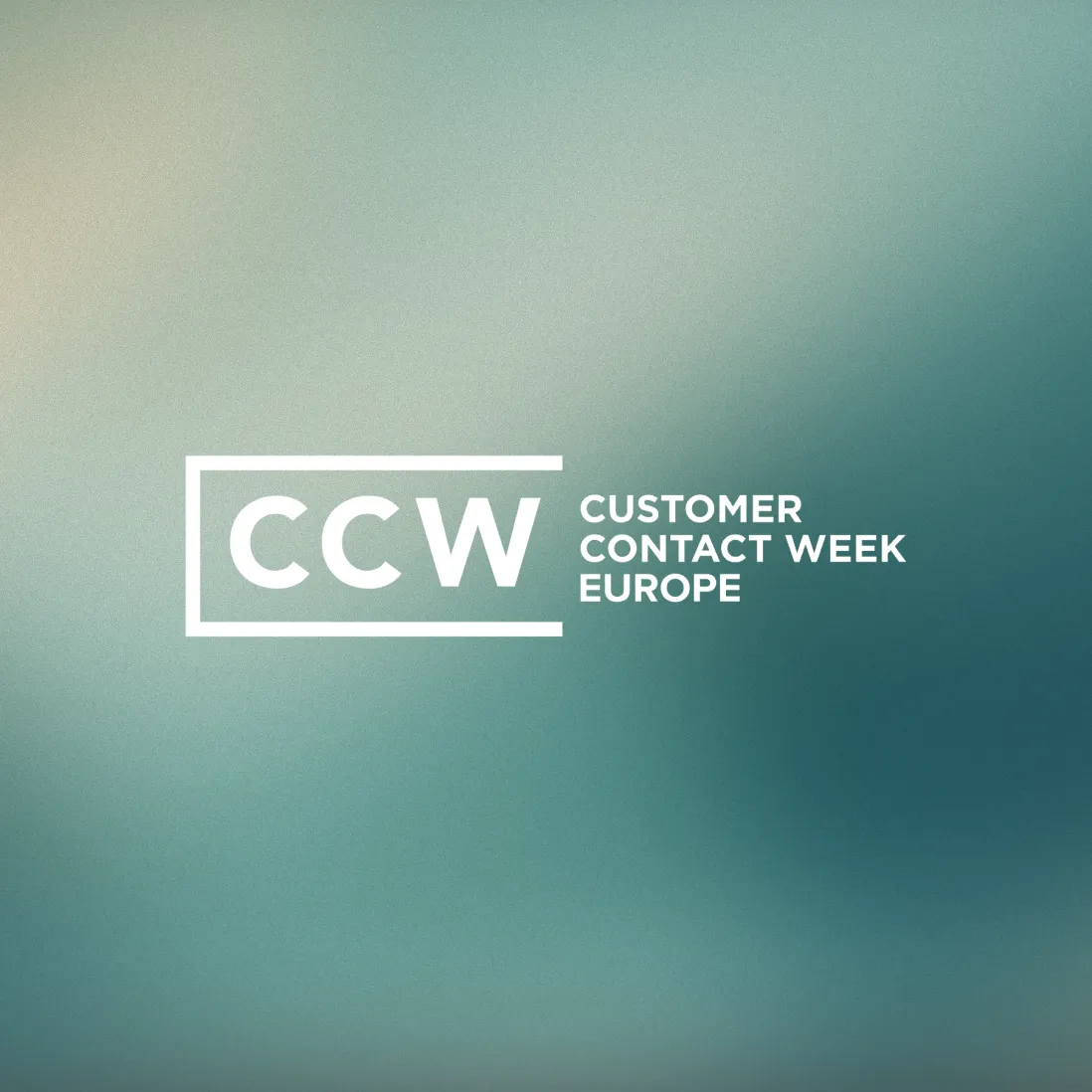 Logo der Customer Contact Week Europe auf petrolfarbenem Farbverlauf