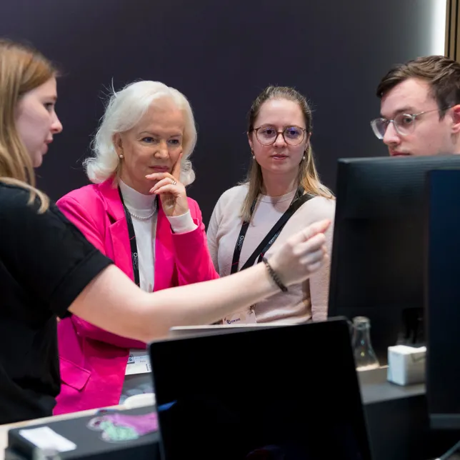 Erlebe die Plattform hinter über 3 Millionen echten Kundengesprächen.