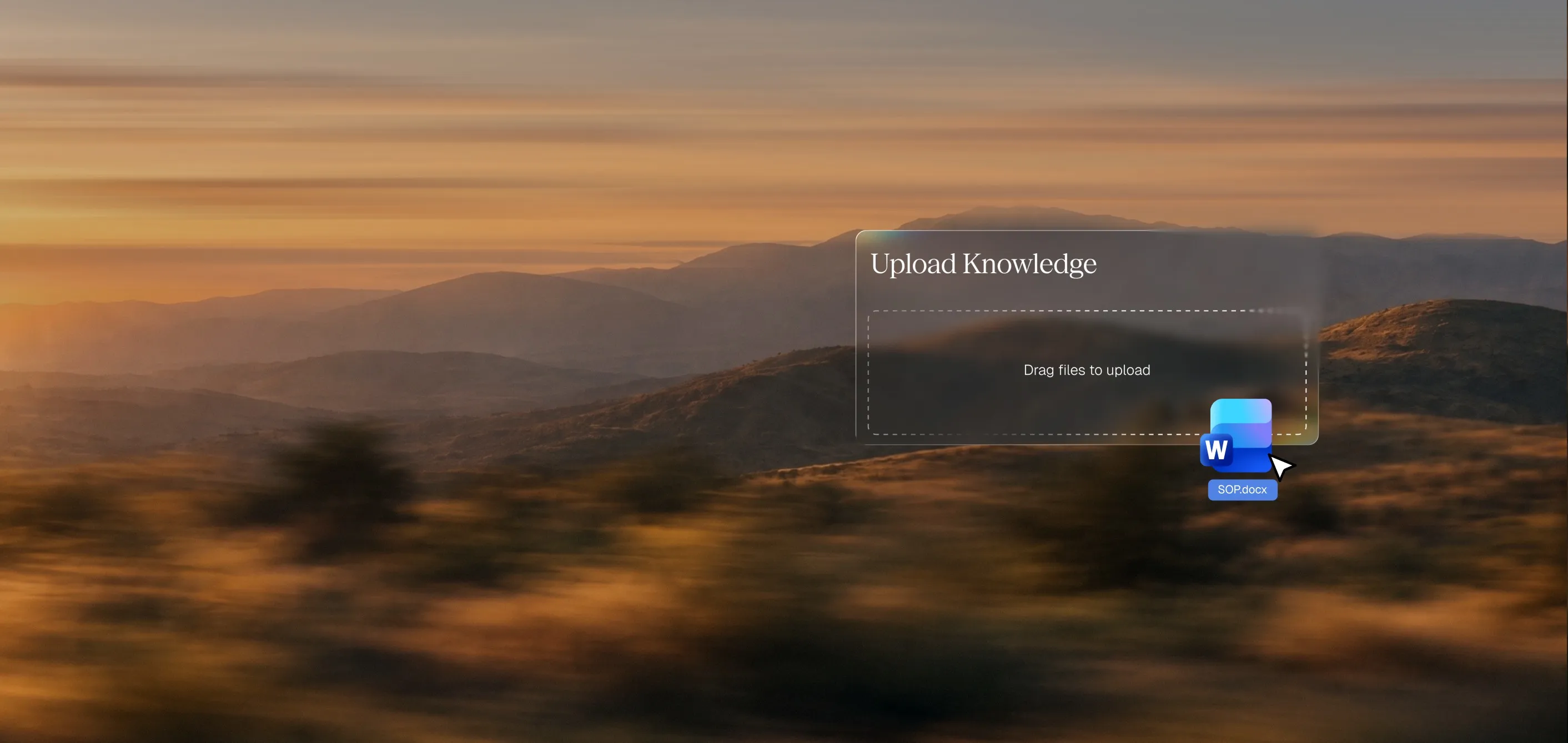 Word-Datei SOP.docx wird in das Feld „Upload Knowledge“ in Parloa gezogen