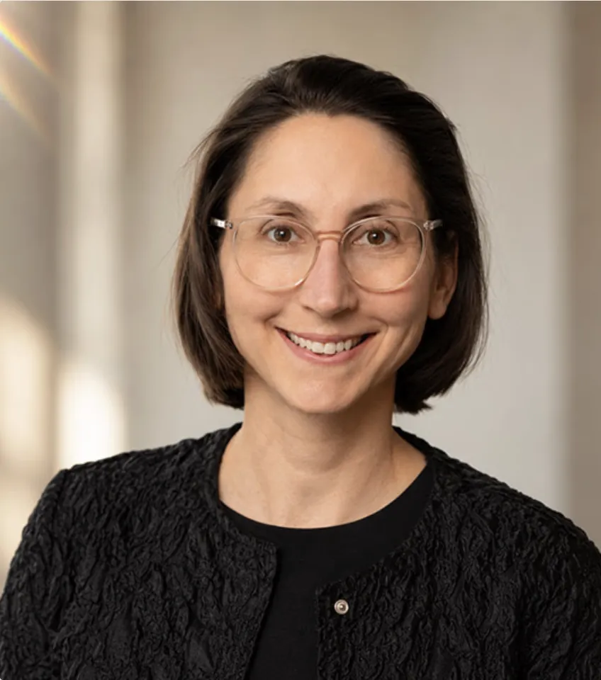Porträt von Julia Goelles, VP Marketing, Parloa