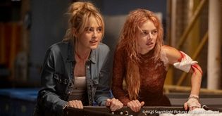 Artikel Ready or Not 2 – Film-Kritik: Grace kämpft sich jetzt auch ins Wohnzimmer