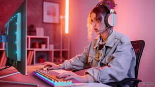 Artikel Philips Evnia bringt 4K-QD-OLED-Monitor mit 240 Hz und Ambiglow auf den Markt