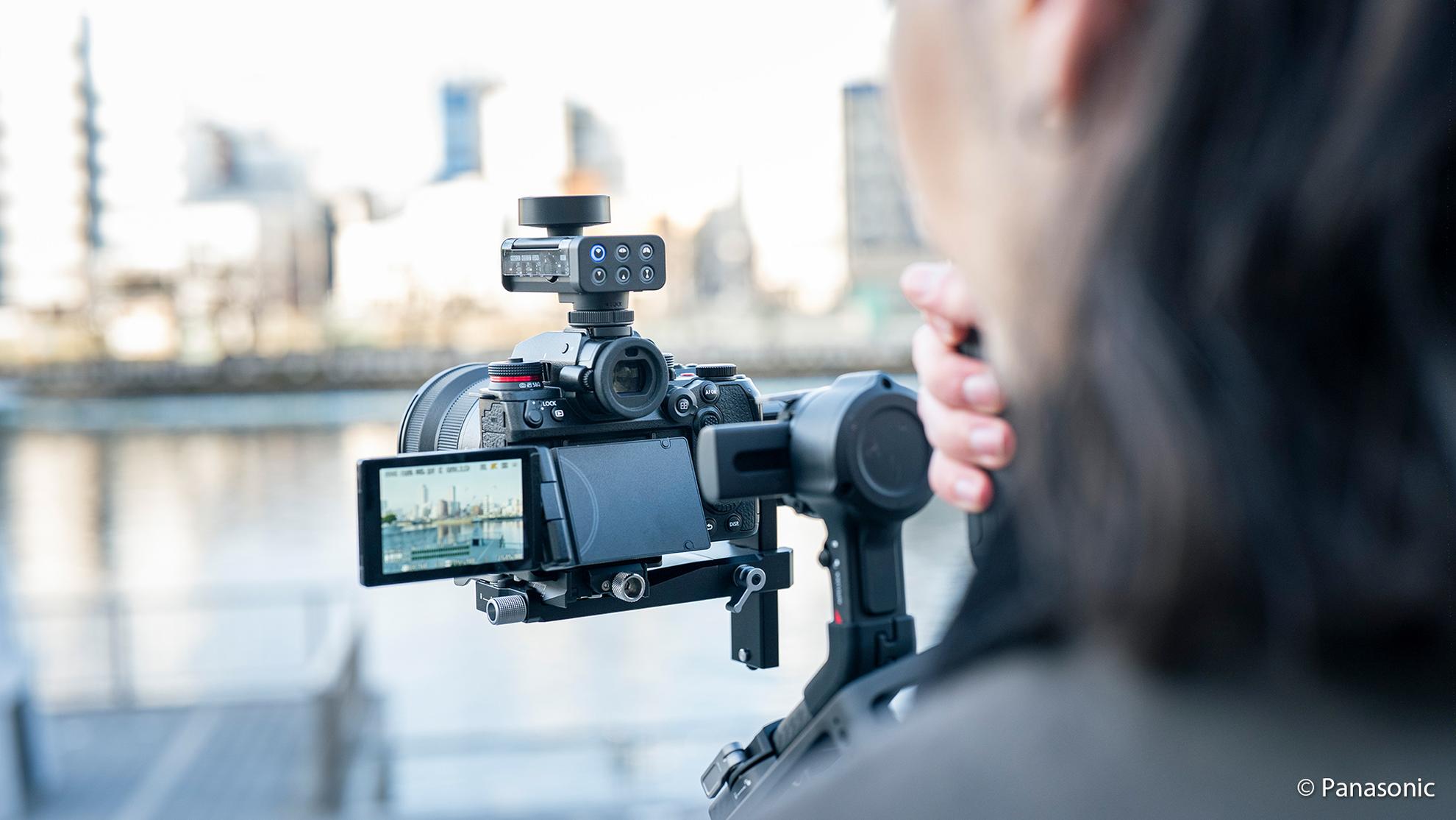 Artikel: Panasonic stellt digitales Richtmikrofon DMW-DMS1 für LUMIX-Kameras vor