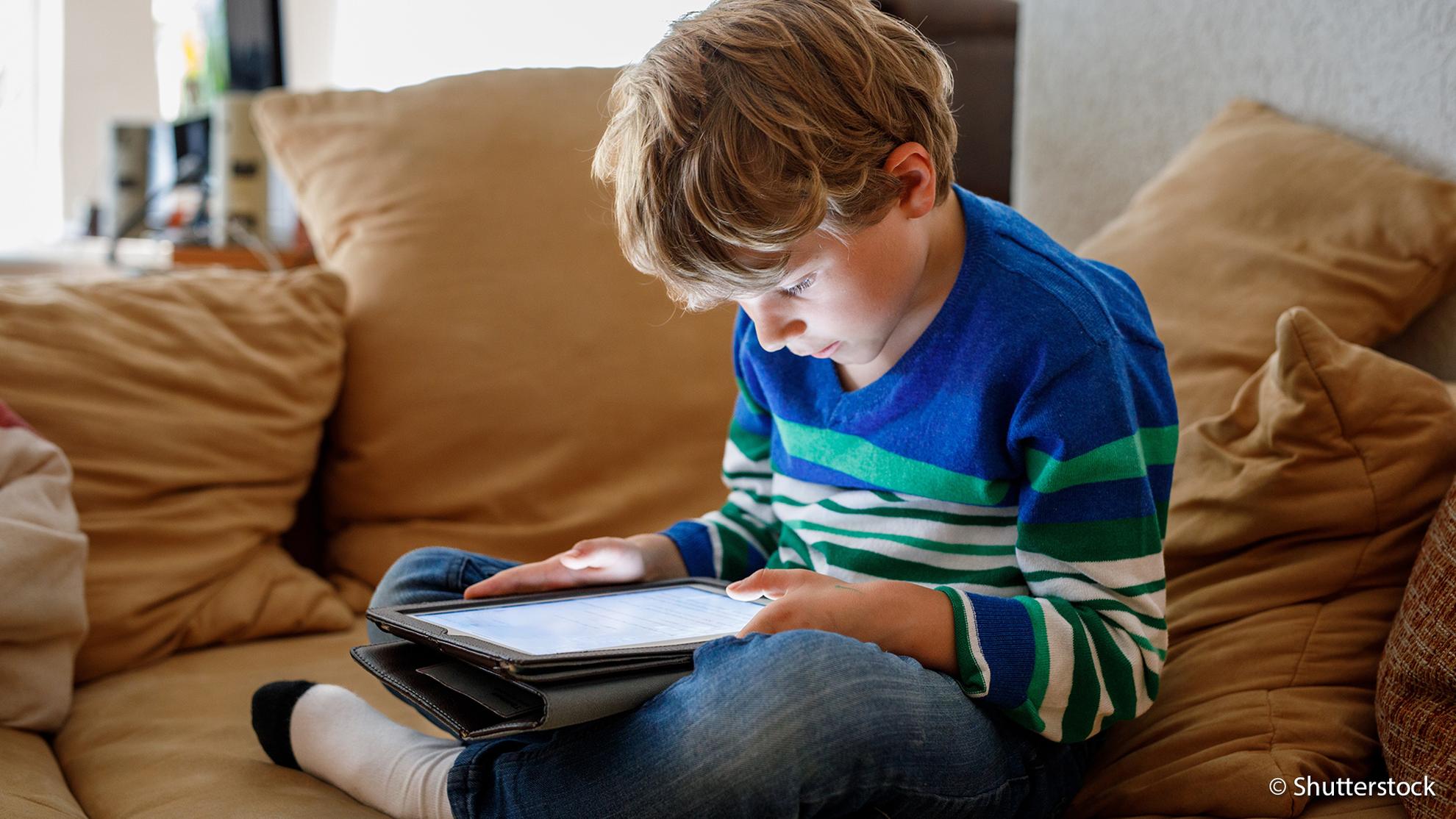 Artikel: Steigende Bildschirmzeit bei Kindern: Myposter und Disney kooperieren für analoge Impulse 