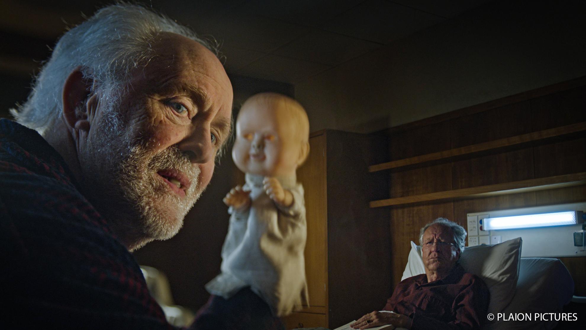 Artikel: The Rule of Jenny Pen – Film-Kritik: Das Böse trägt einen Bademantel