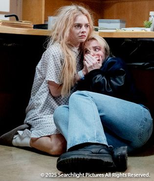 Artikel Ready or Not 2 – Film-Kritik: Grace kämpft sich jetzt auch ins Wohnzimmer