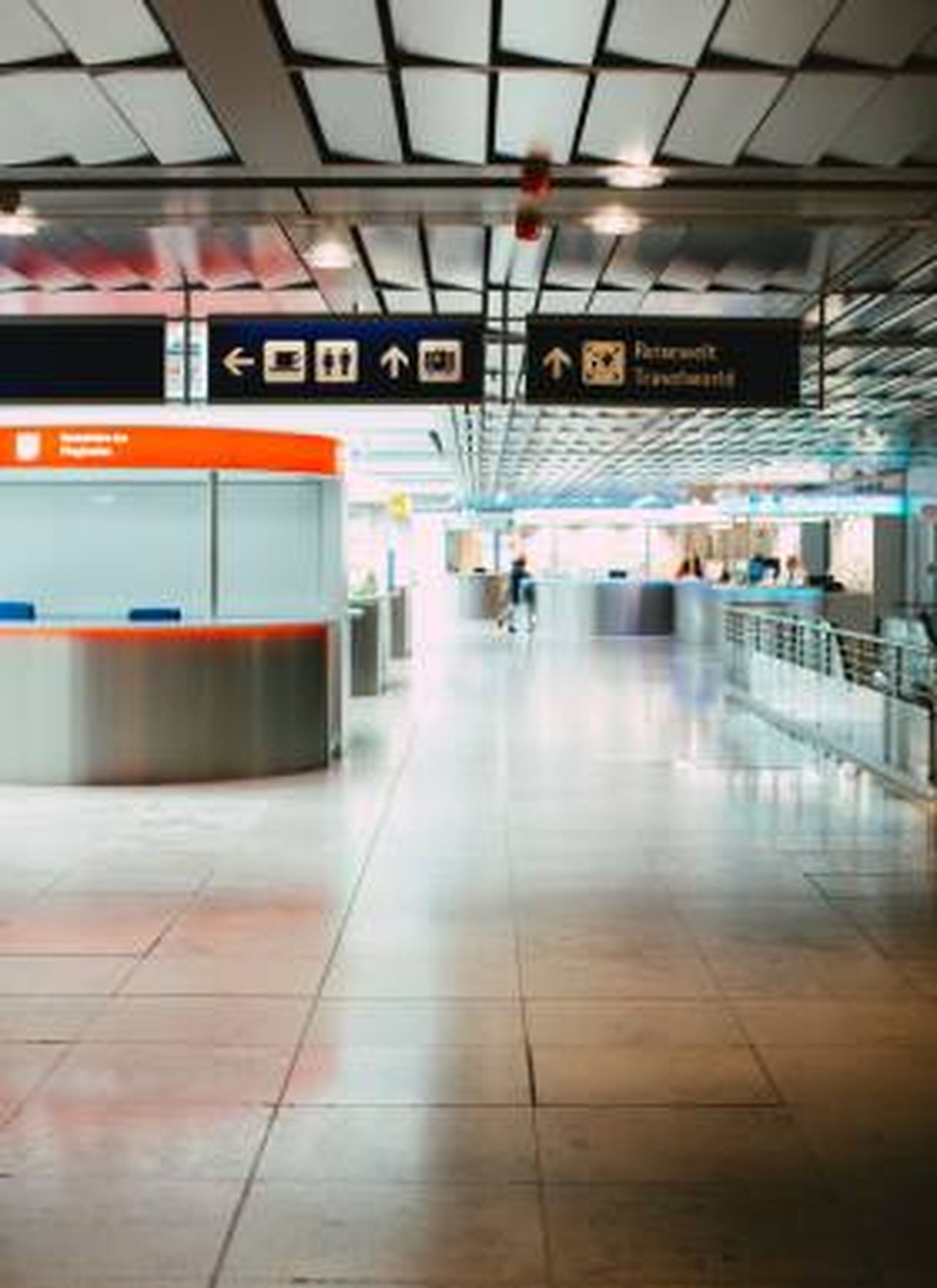 flyhjaelp-lufthavnen-er-tom-som-folge-af-corona